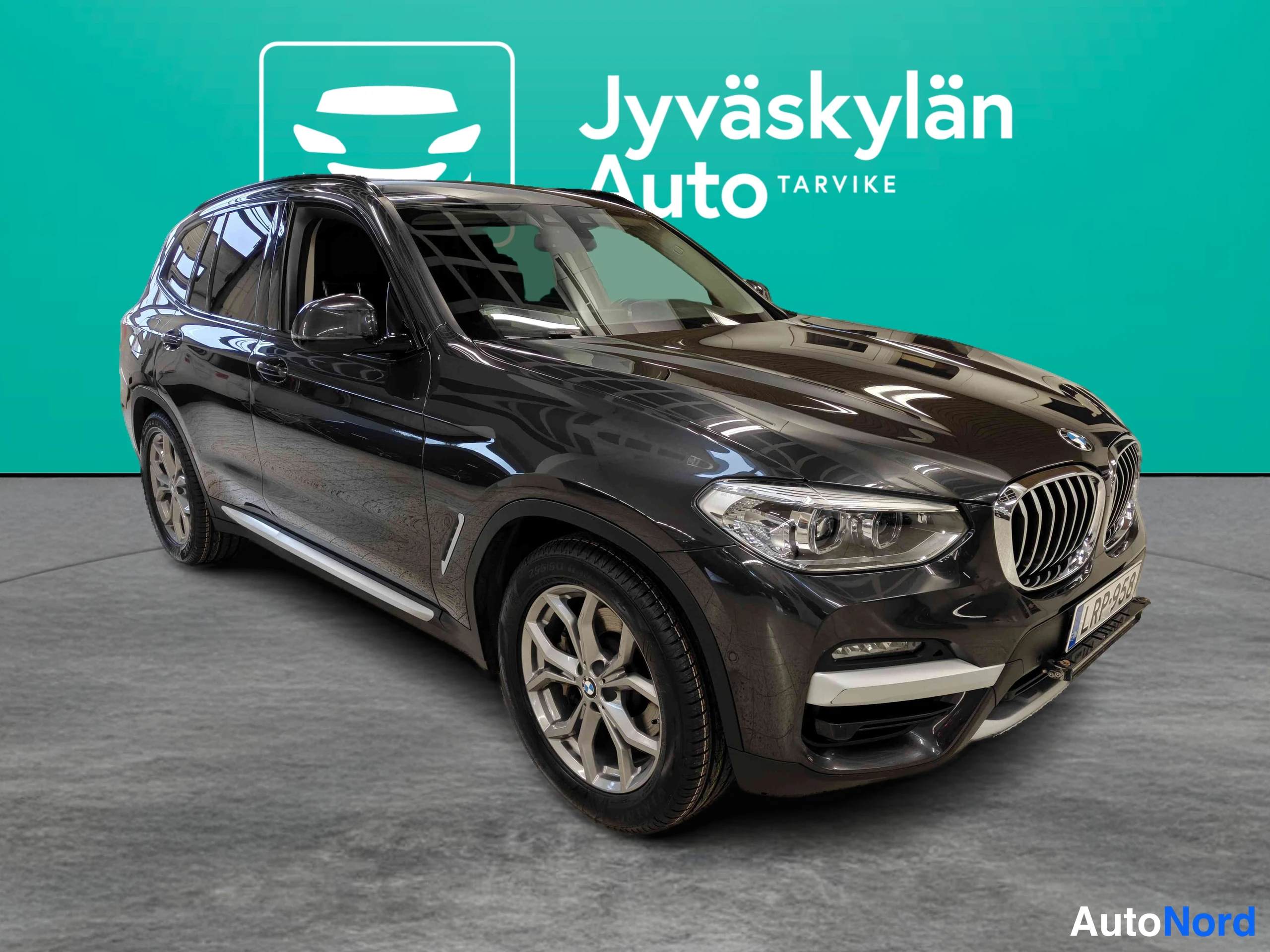 Harmaa BMW X3 2020, etuviisto, keula oikealle, kuva 4