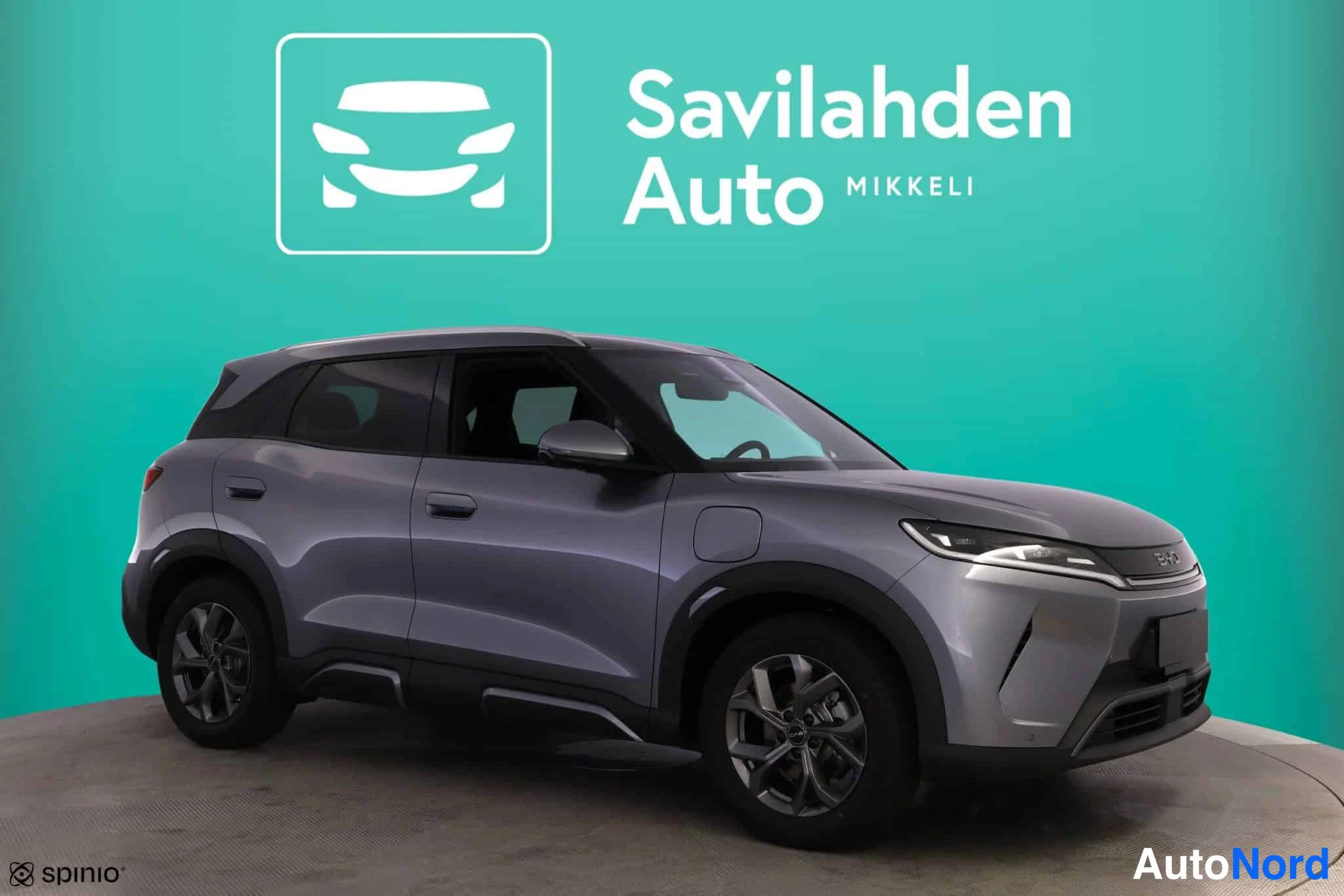 Harmaa BYD Atto 2 2026, etuviisto, keula oikealle, kuva 4