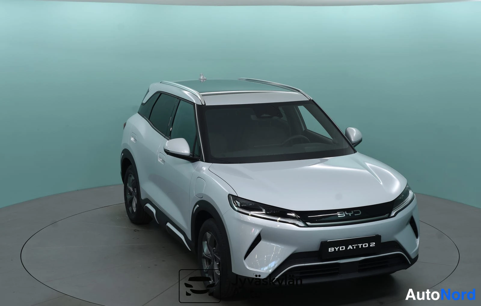 Valkoinen BYD Atto 2 2026, etuviisto, keula oikealle, kuva 3