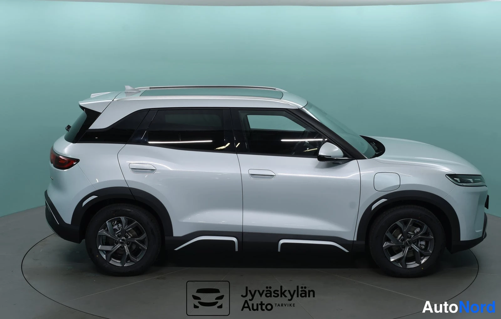 Valkoinen BYD Atto 2 2026, etuviisto, keula oikealle, kuva 4