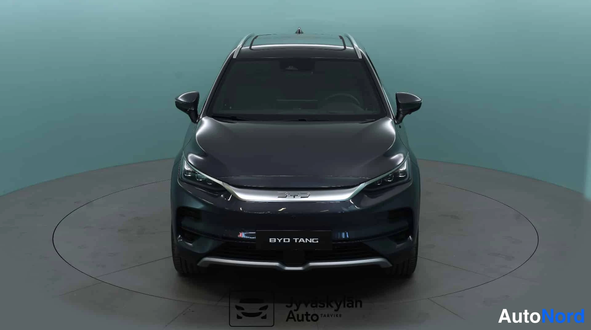Harmaa BYD Tang 2026, edestä, kuva 4