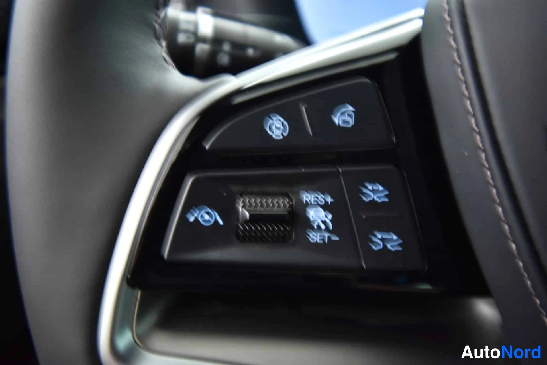 Harmaa BYD Tang 2026, yksityiskohta, kuva 28