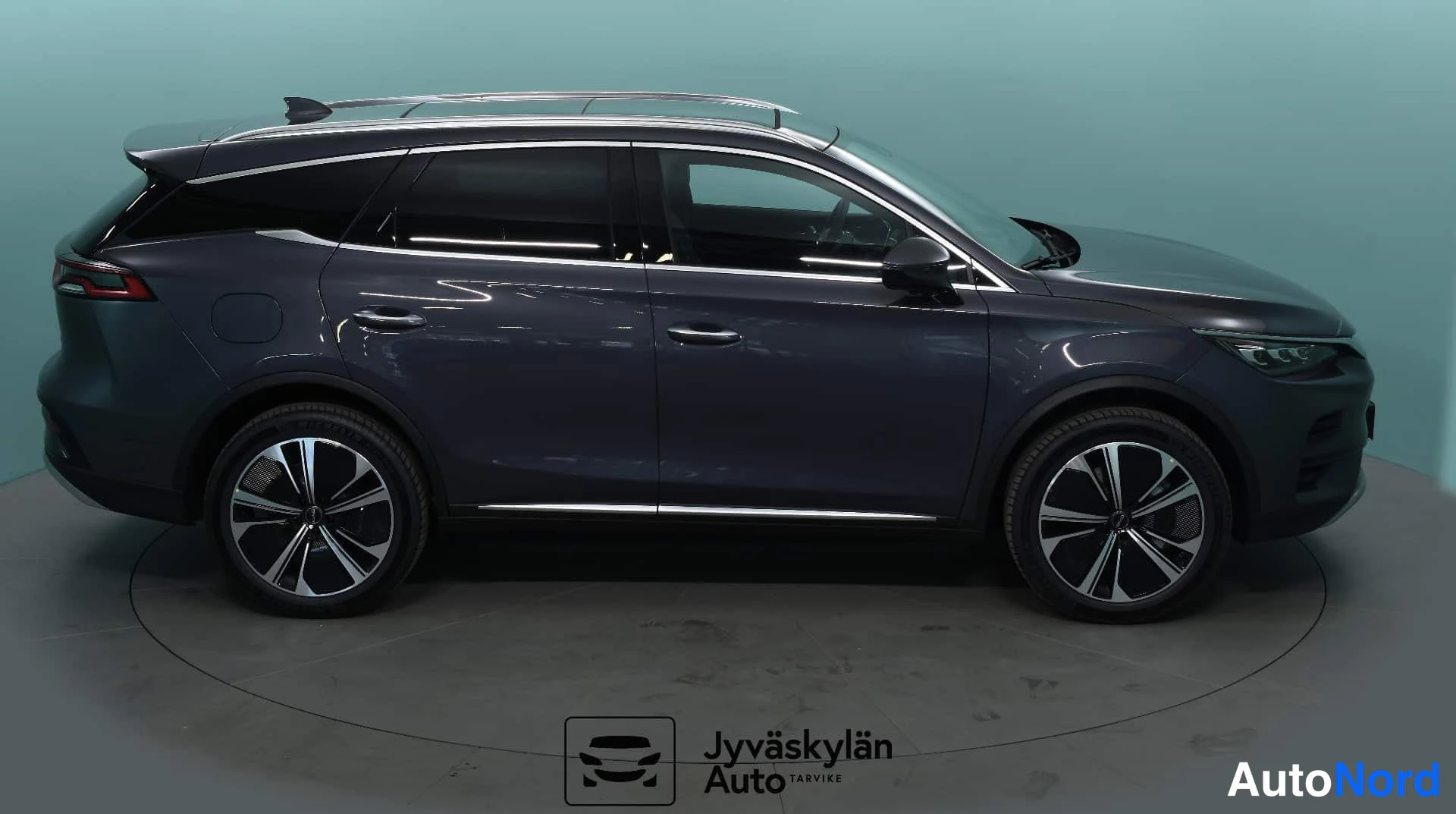 Harmaa BYD Tang 2026, sivulta, kuva 5