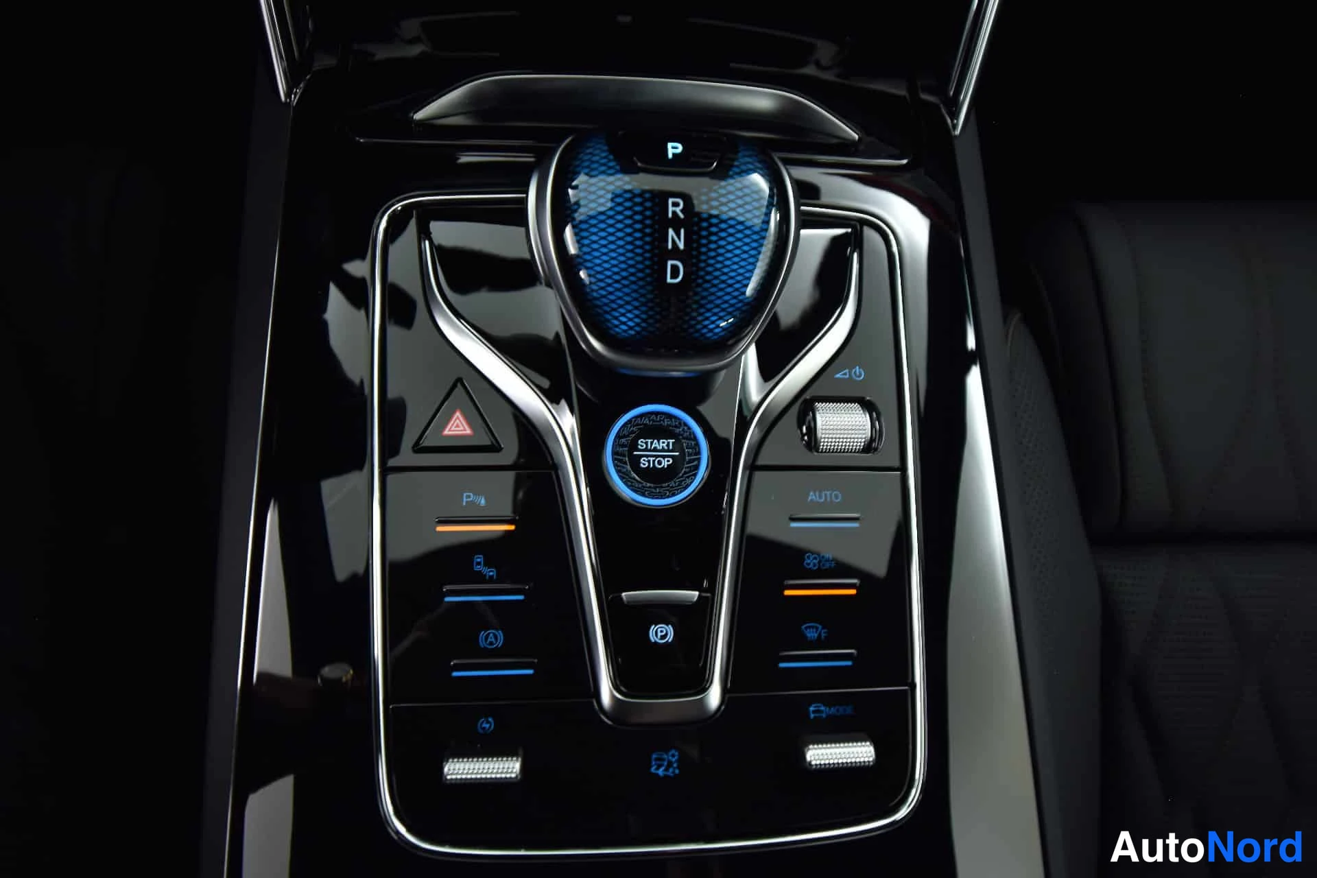 Harmaa BYD Tang 2026, yksityiskohta, kuva 30