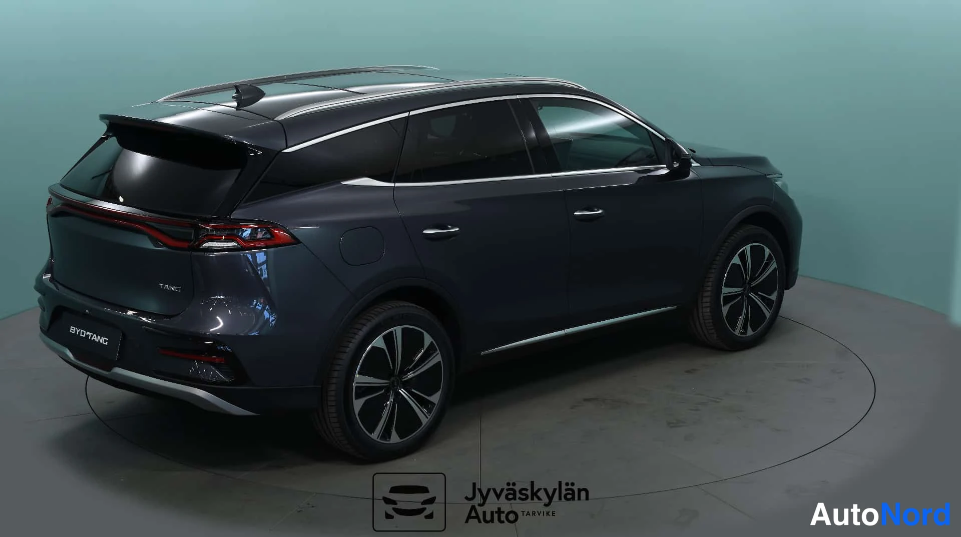 Harmaa BYD Tang 2026, takaviisto, kuva 6