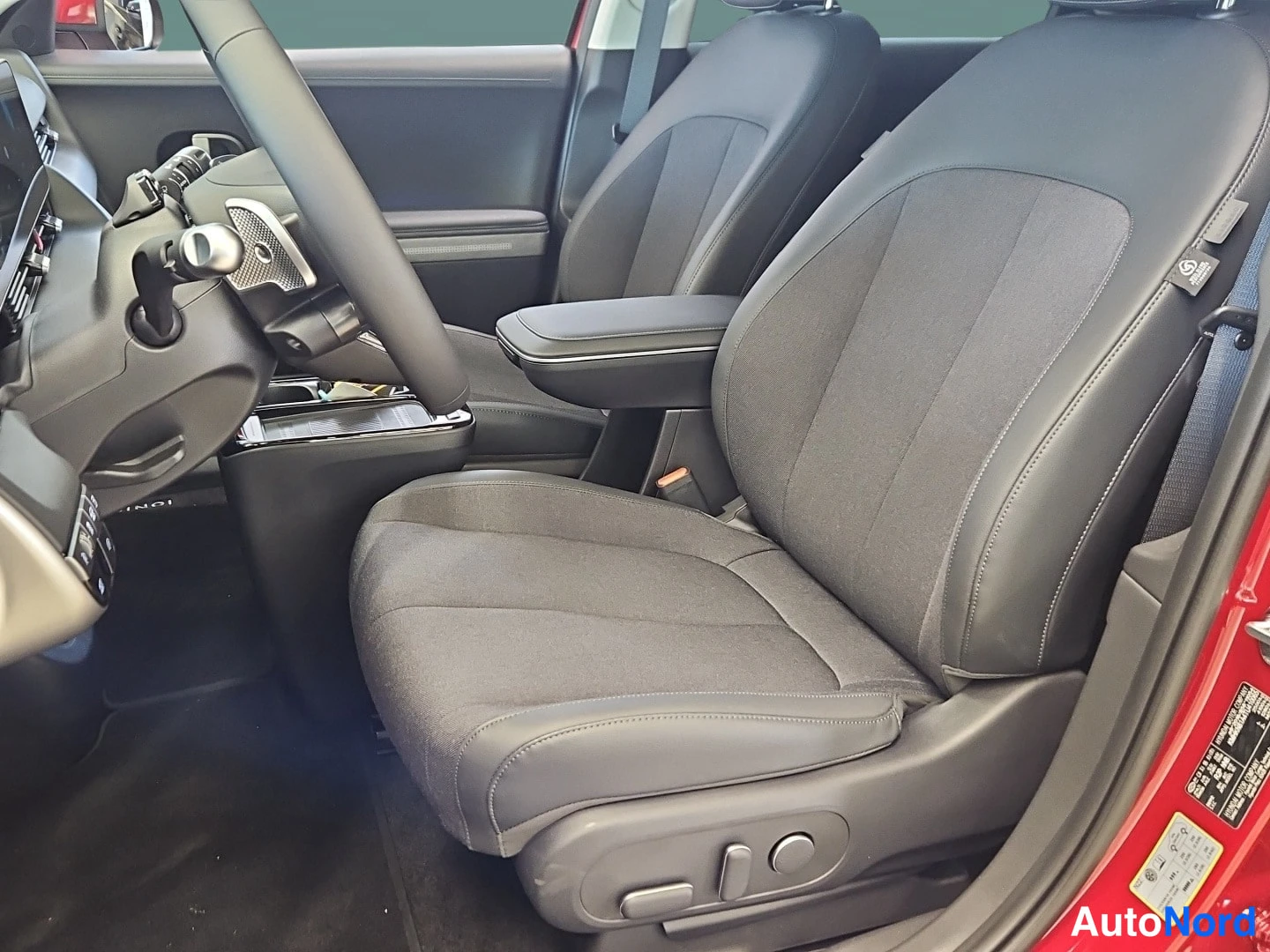 Punainen Hyundai IONIQ 5 2026, etuistuimet, kuva 8