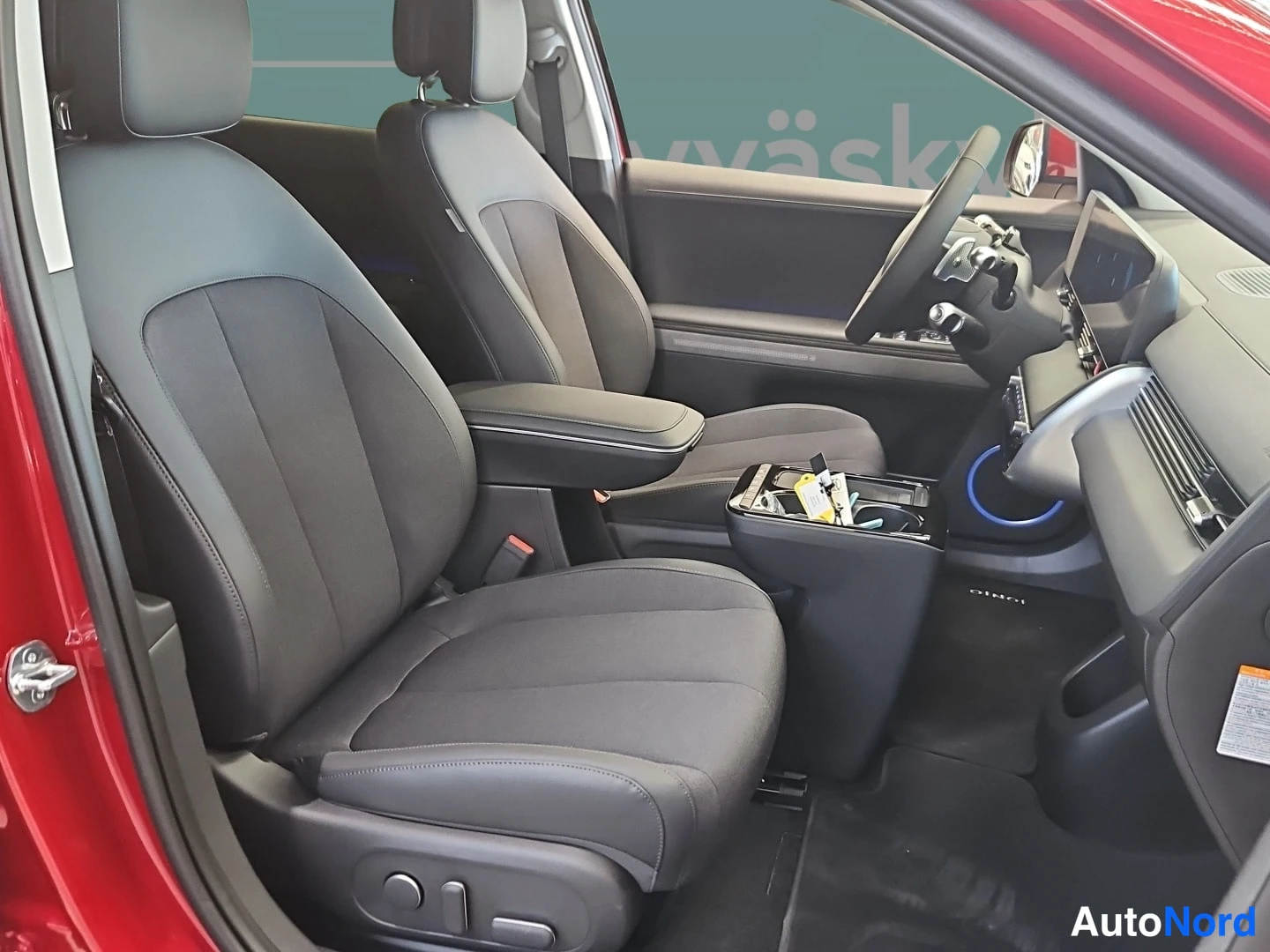 Punainen Hyundai IONIQ 5 2026, etuistuimet, kuva 9