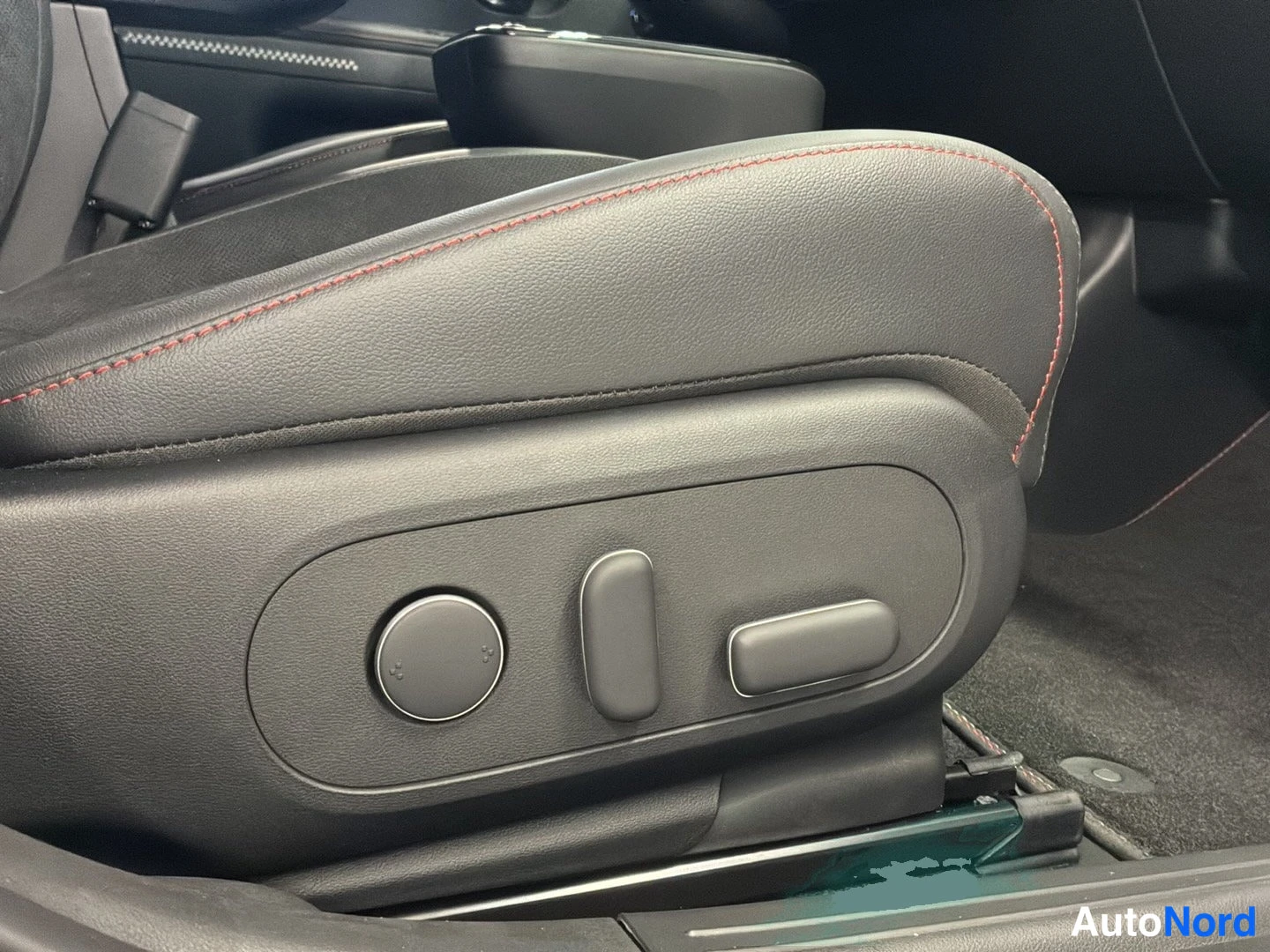 Punainen Hyundai IONIQ 5 2026, yksityiskohta, kuva 15