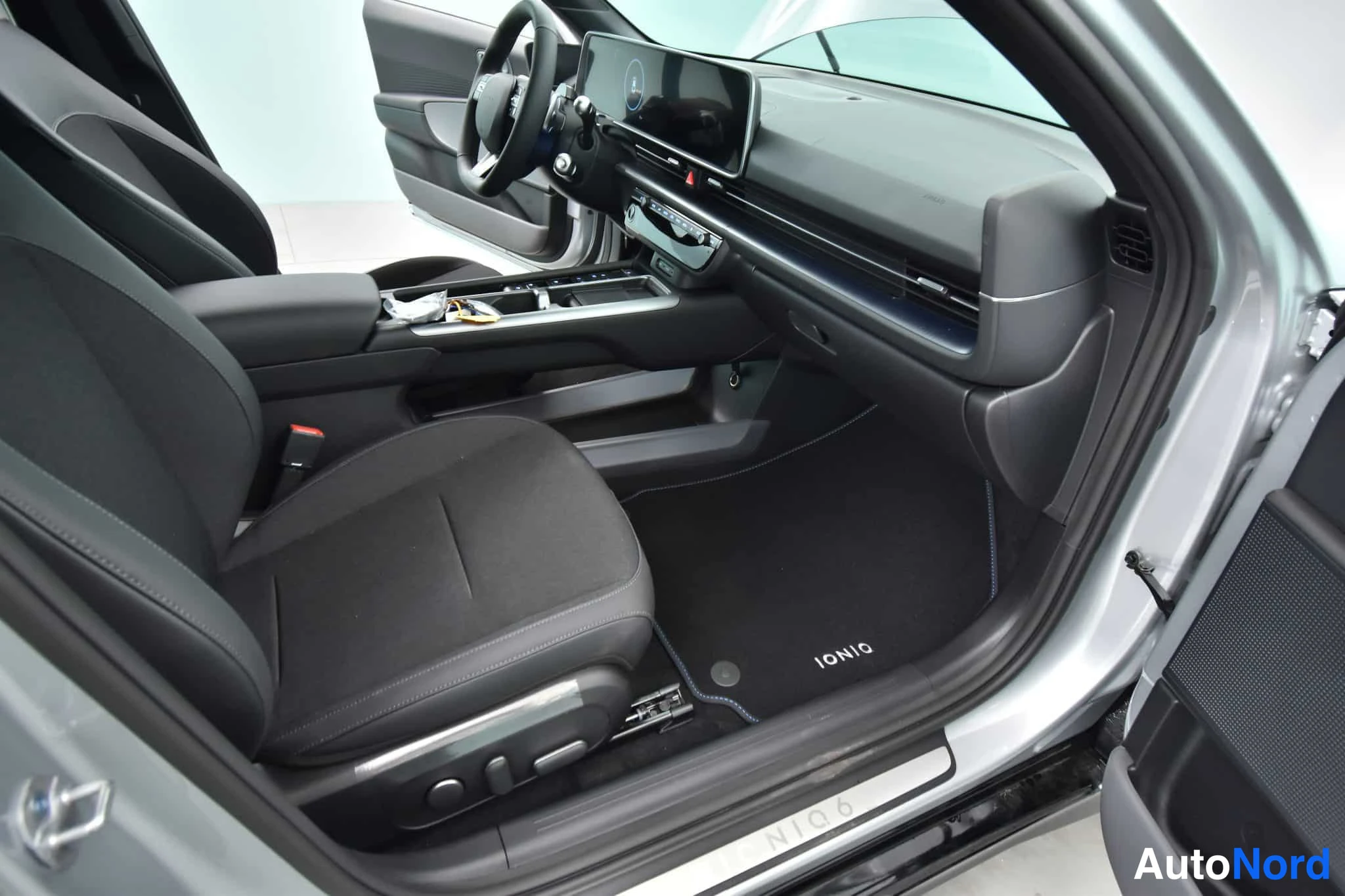 Harmaa Hyundai IONIQ 6 2026, ohjaamo, kuva 29