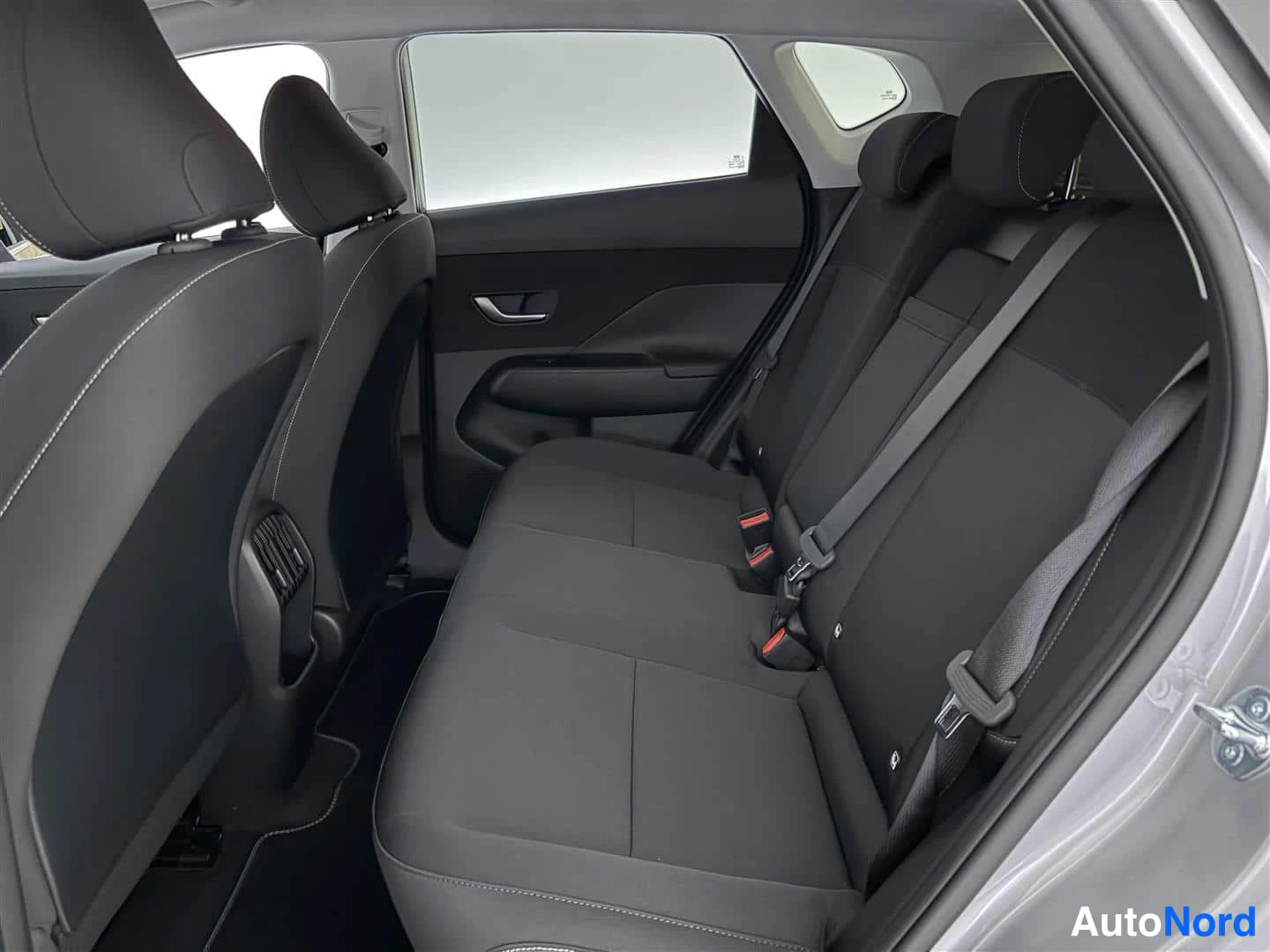 Hopea Hyundai KONA Electric 2026, takaistuimet, kuva 18
