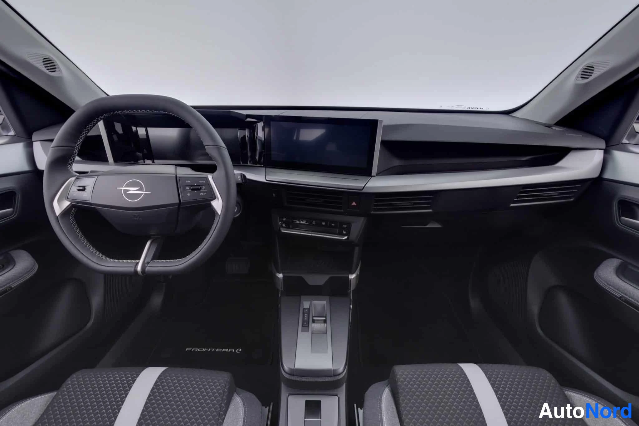 Harmaa Opel Frontera 2025, ohjaamo, kuva 13