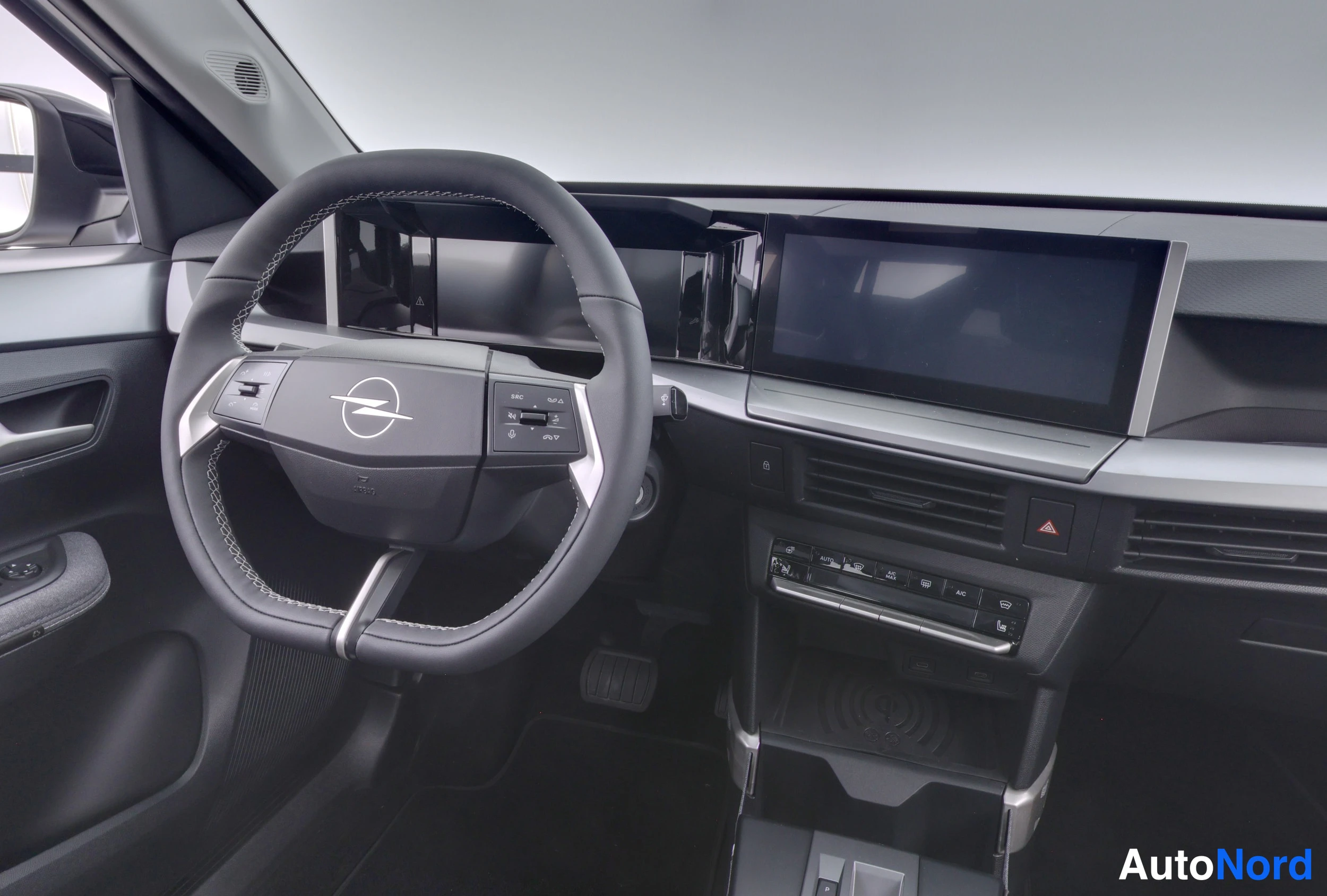 Harmaa Opel Frontera 2025, ohjaamo, kuva 14