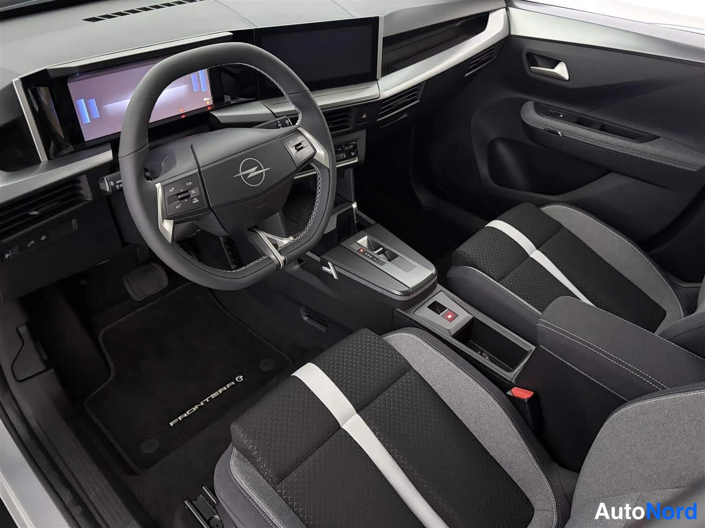 Harmaa Opel Frontera 2025, ohjaamo, kuva 15