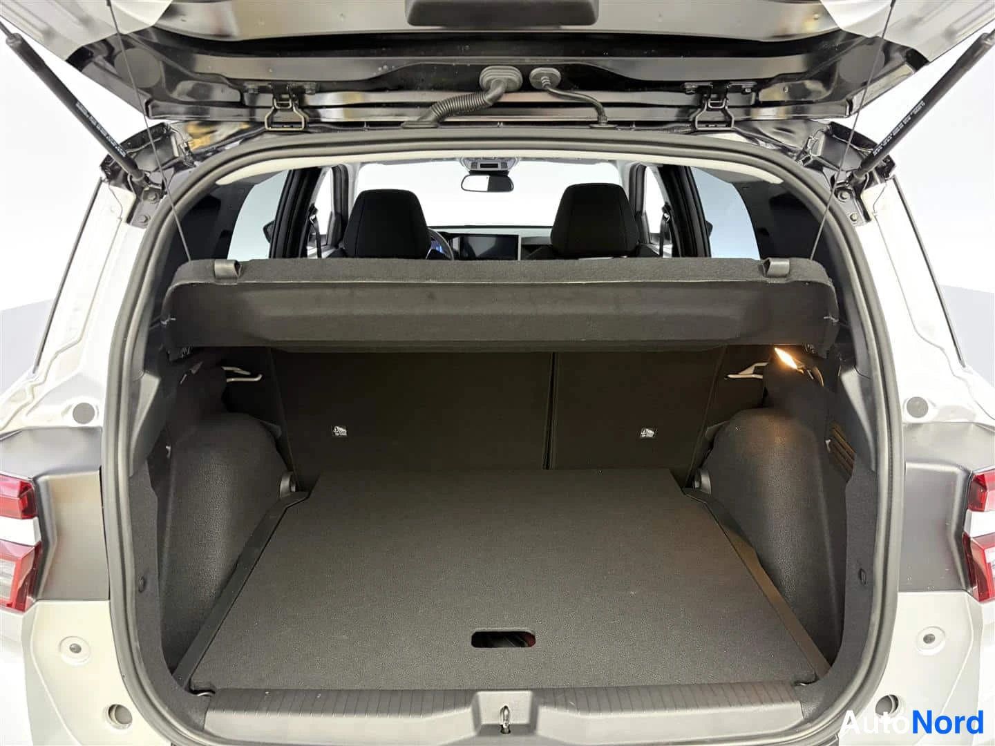 Harmaa Opel Frontera 2025, tavaratila, kuva 22