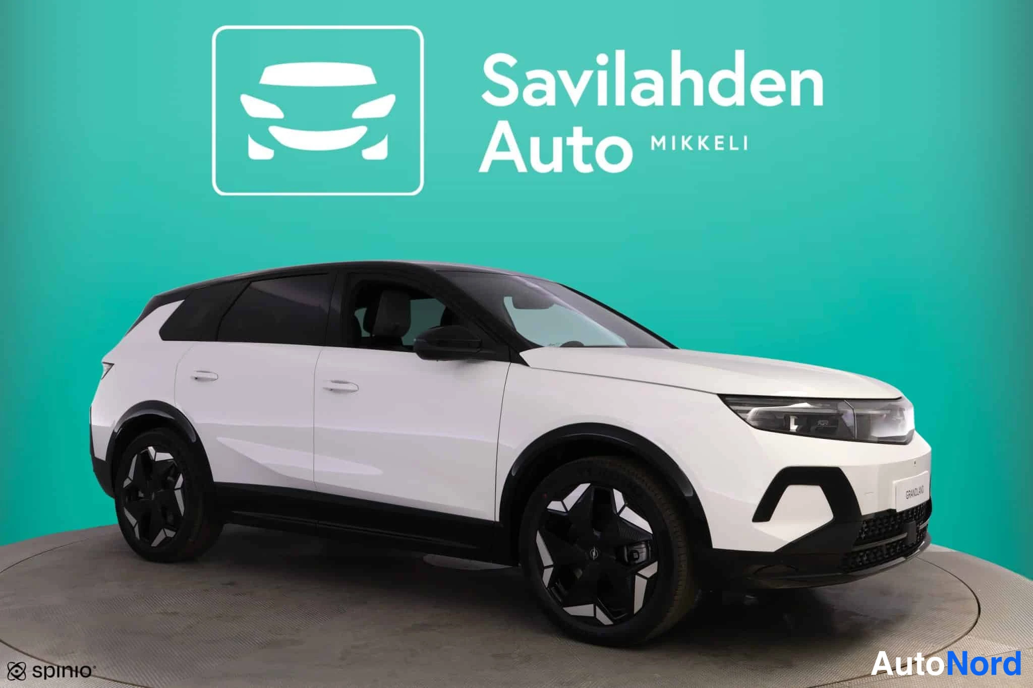 Valkoinen Opel Grandland 2026, etuviisto, keula oikealle, kuva 3