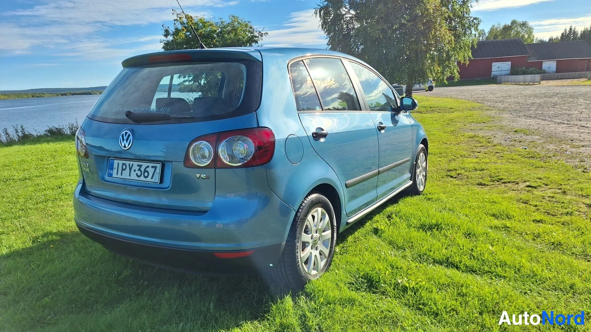 Blå Volkswagen Golf Plus 2007, snett bakifrån, bild 4
