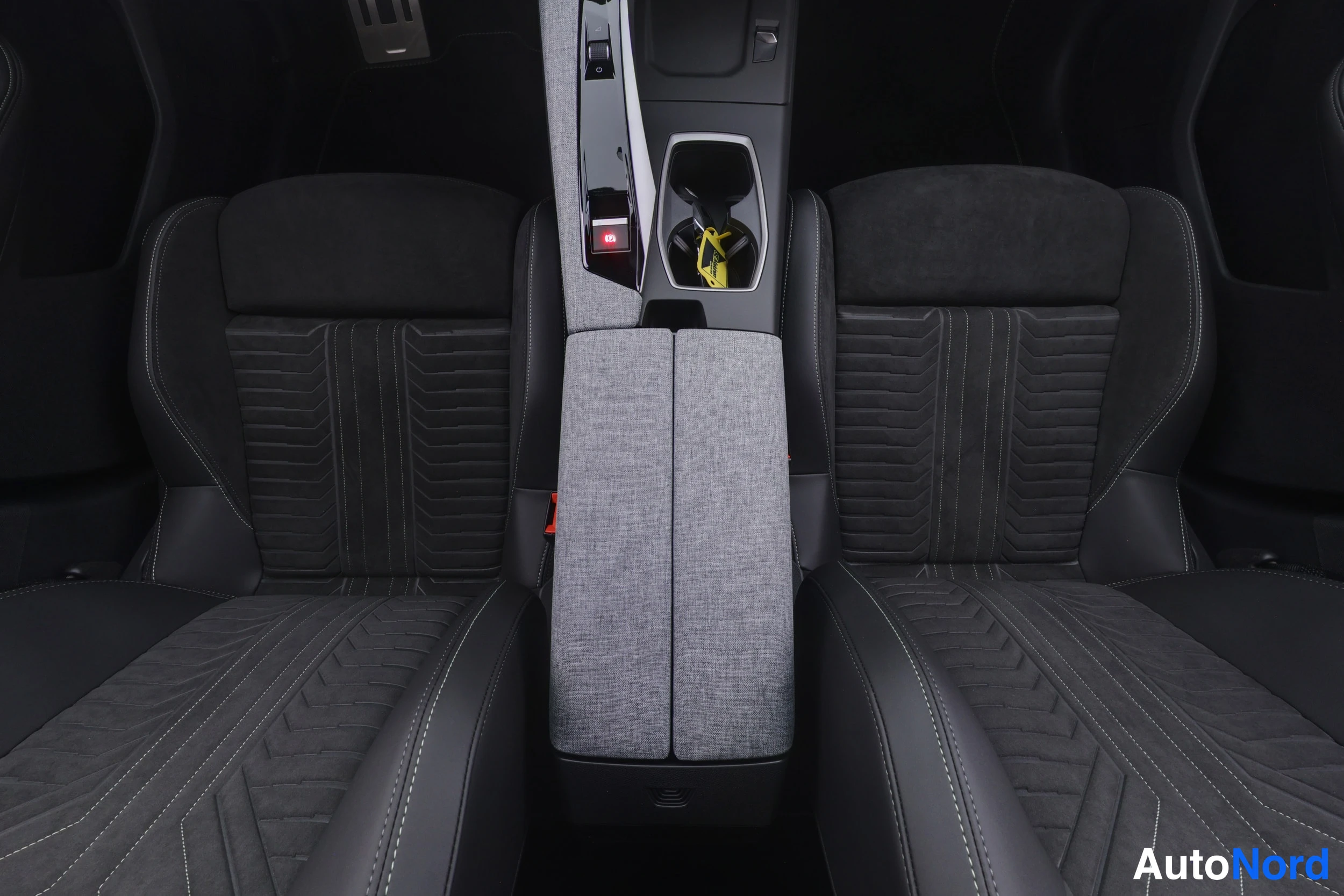 Sininen Peugeot 5008 2026, etuistuimet, kuva 20