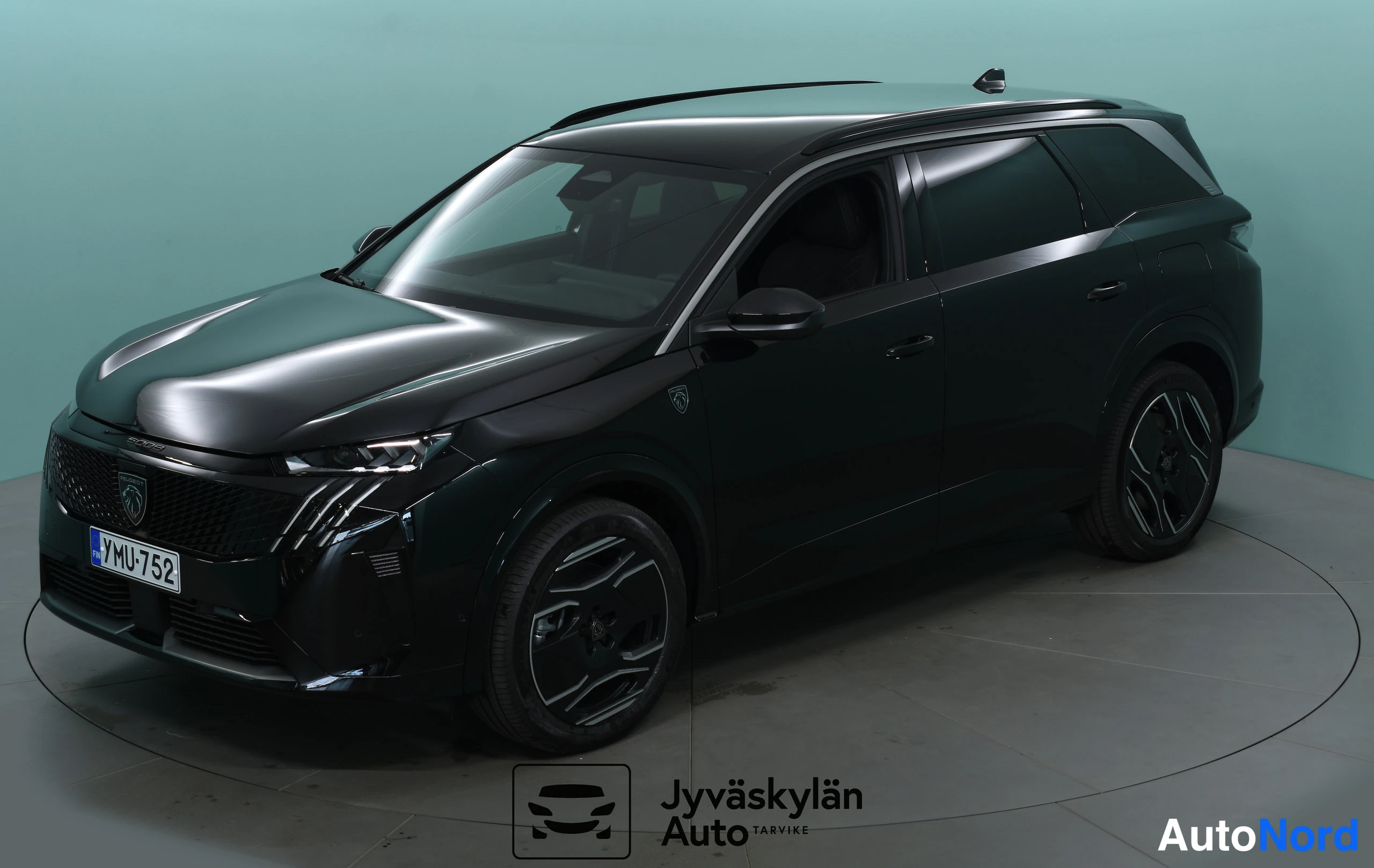 Musta Peugeot E-5008 2026, etuviisto, keula vasemmalle, kuva 2