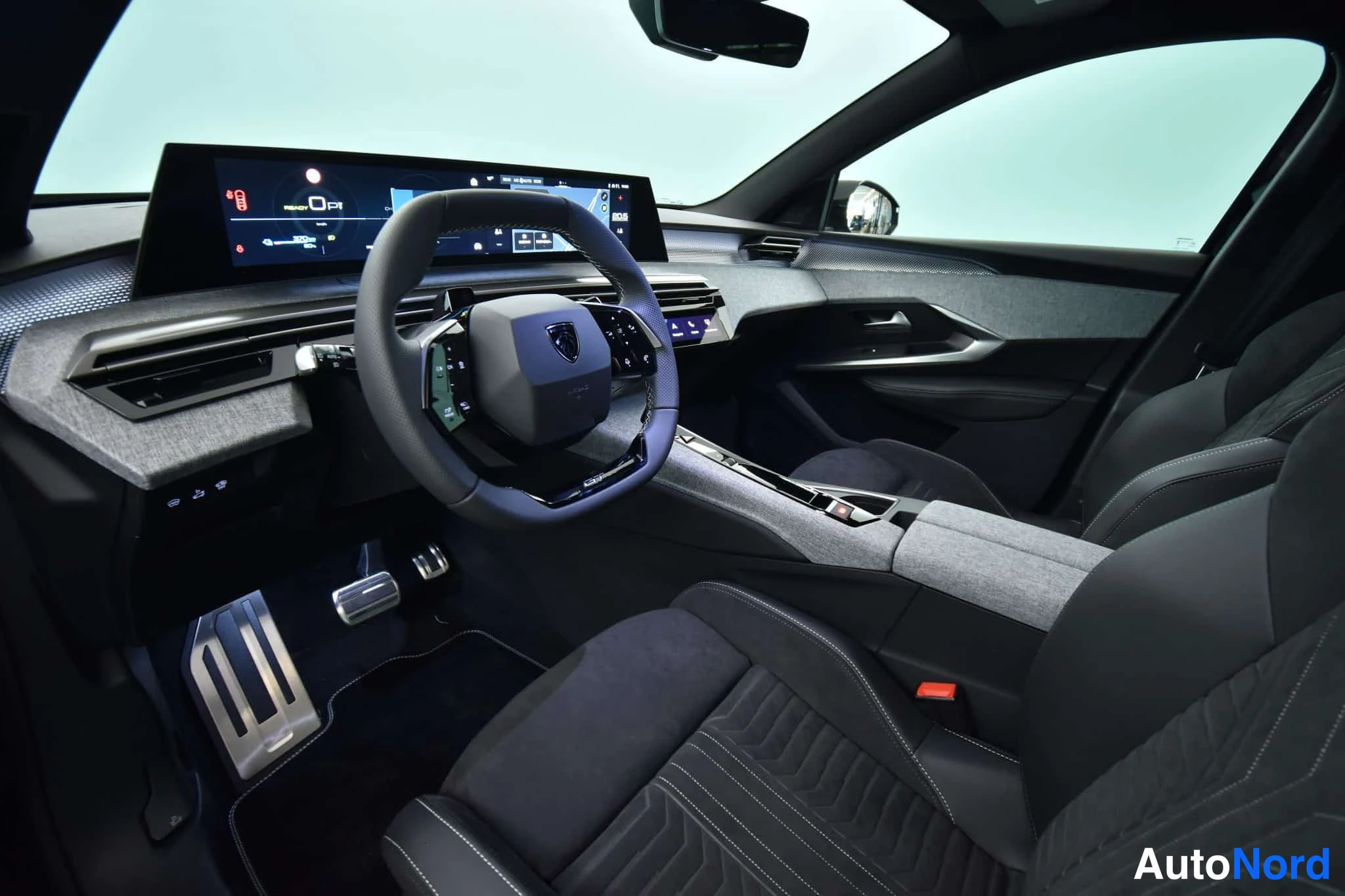 Musta Peugeot E-5008 2026, ohjaamo, kuva 27