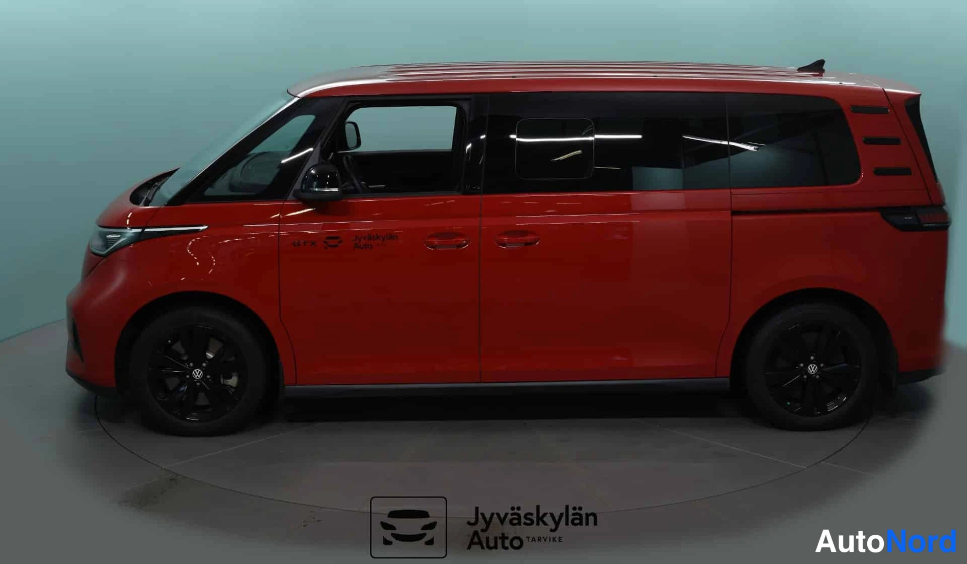 Punainen Volkswagen ID 2025, etuviisto, keula vasemmalle, kuva 3