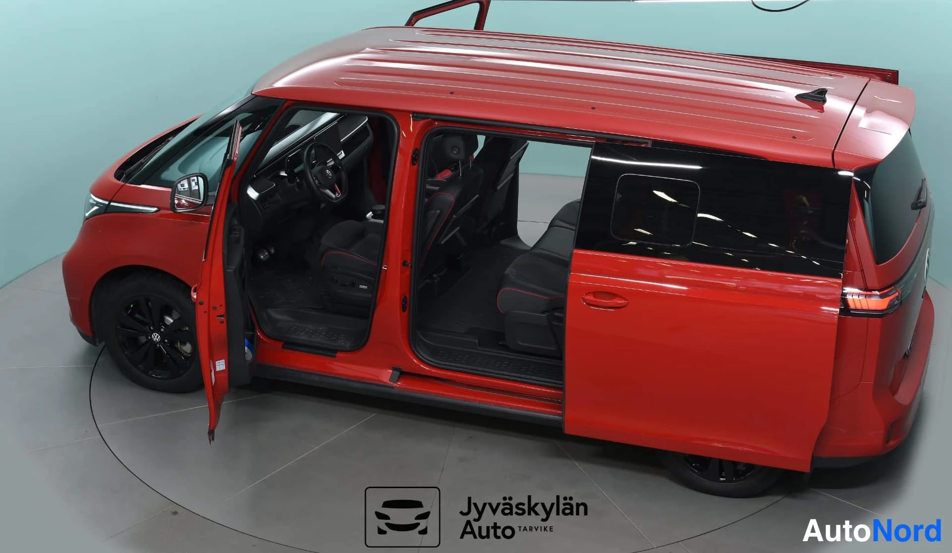 Punainen Volkswagen ID 2025, etuviisto, keula vasemmalle, kuva 2