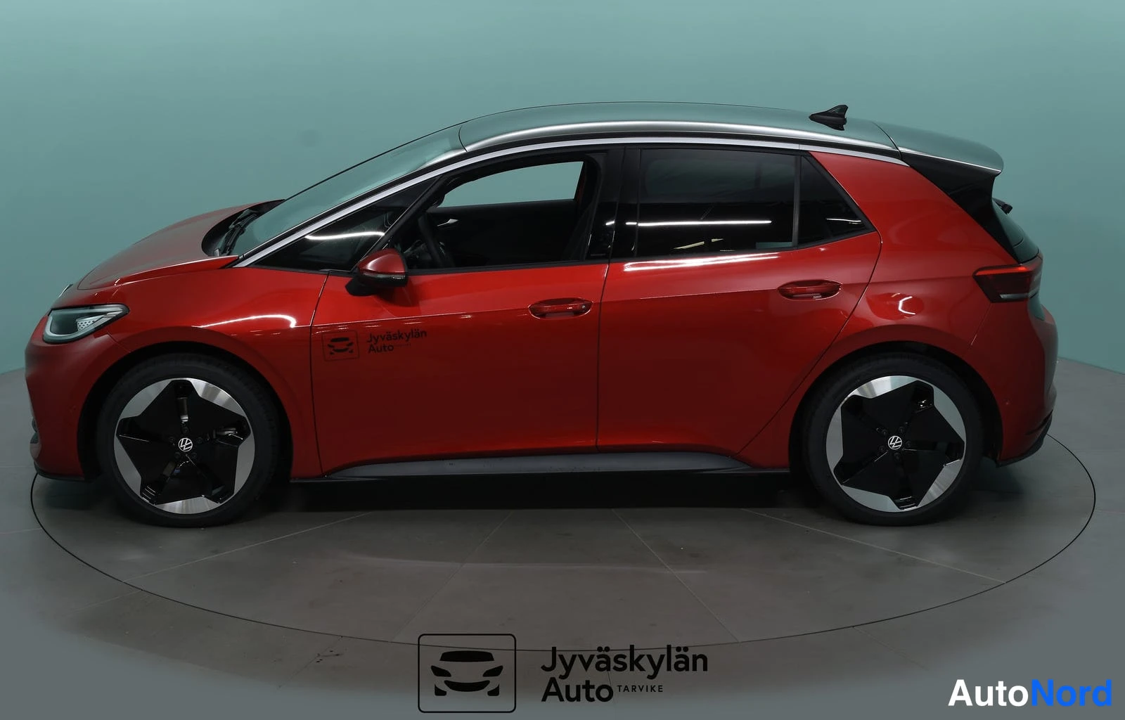 Röd Volkswagen ID.3 2025, från sidan, bild 5