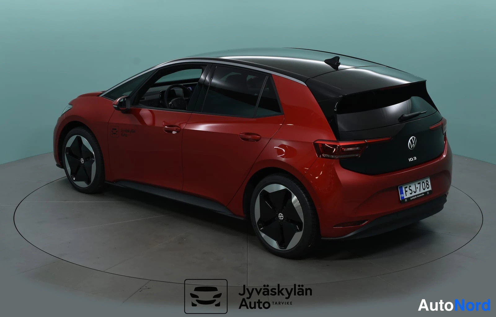 Röd Volkswagen ID.3 2025, snett bakifrån, bild 7