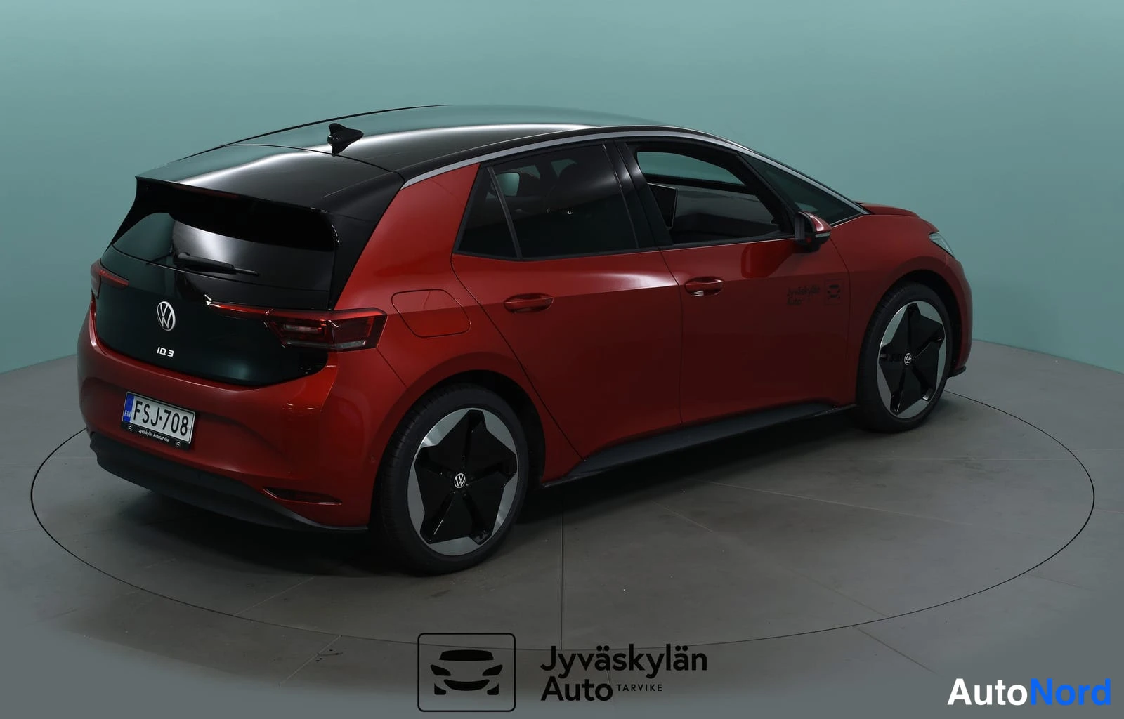 Röd Volkswagen ID.3 2025, snett bakifrån, bild 10