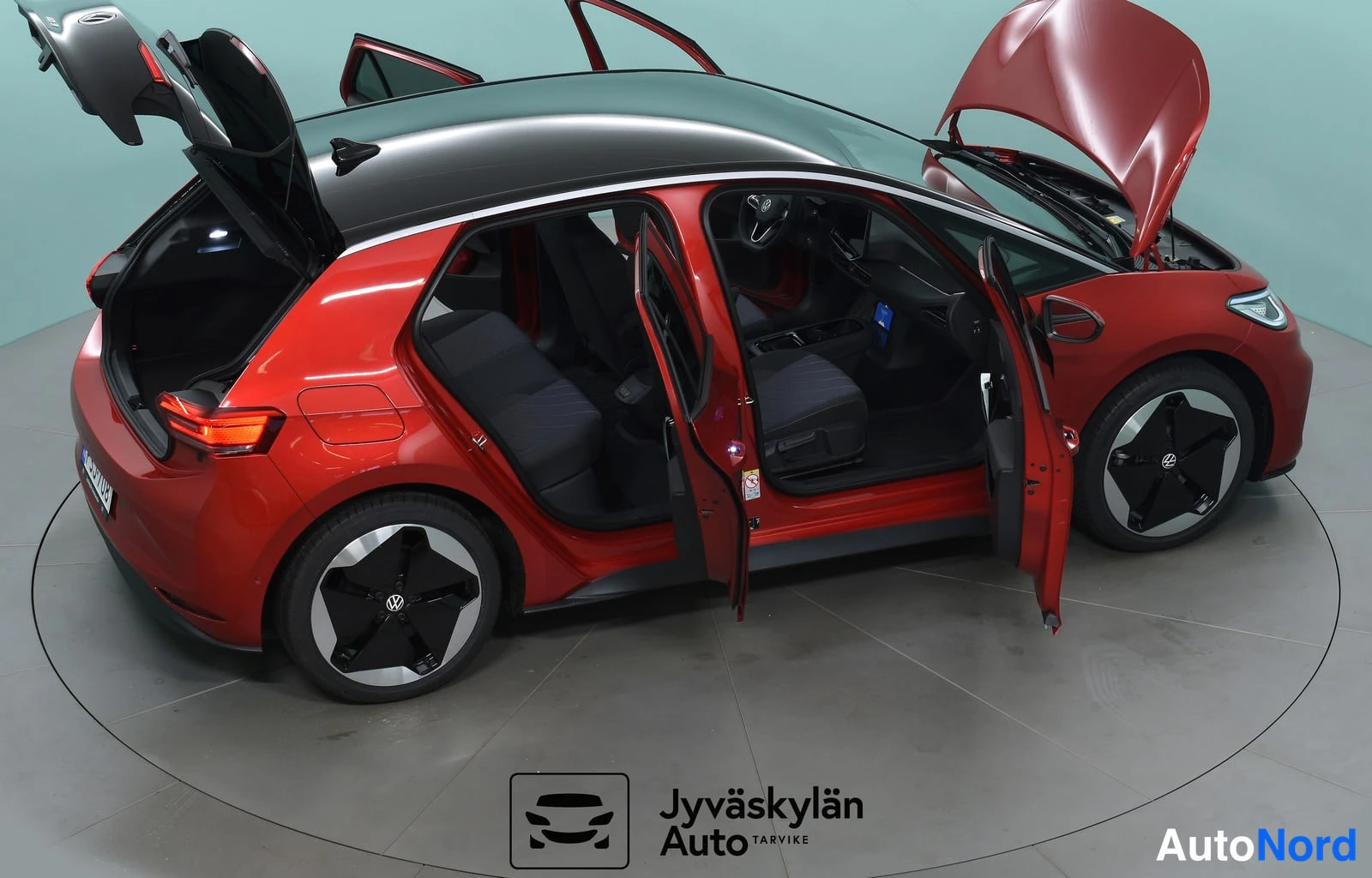 Röd Volkswagen ID.3 2025, snett bakifrån, bild 8