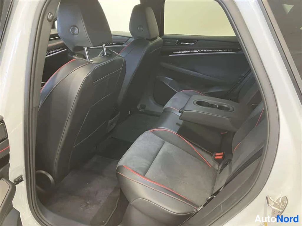 Valkoinen Volkswagen ID.7 2026, takaistuimet, kuva 5