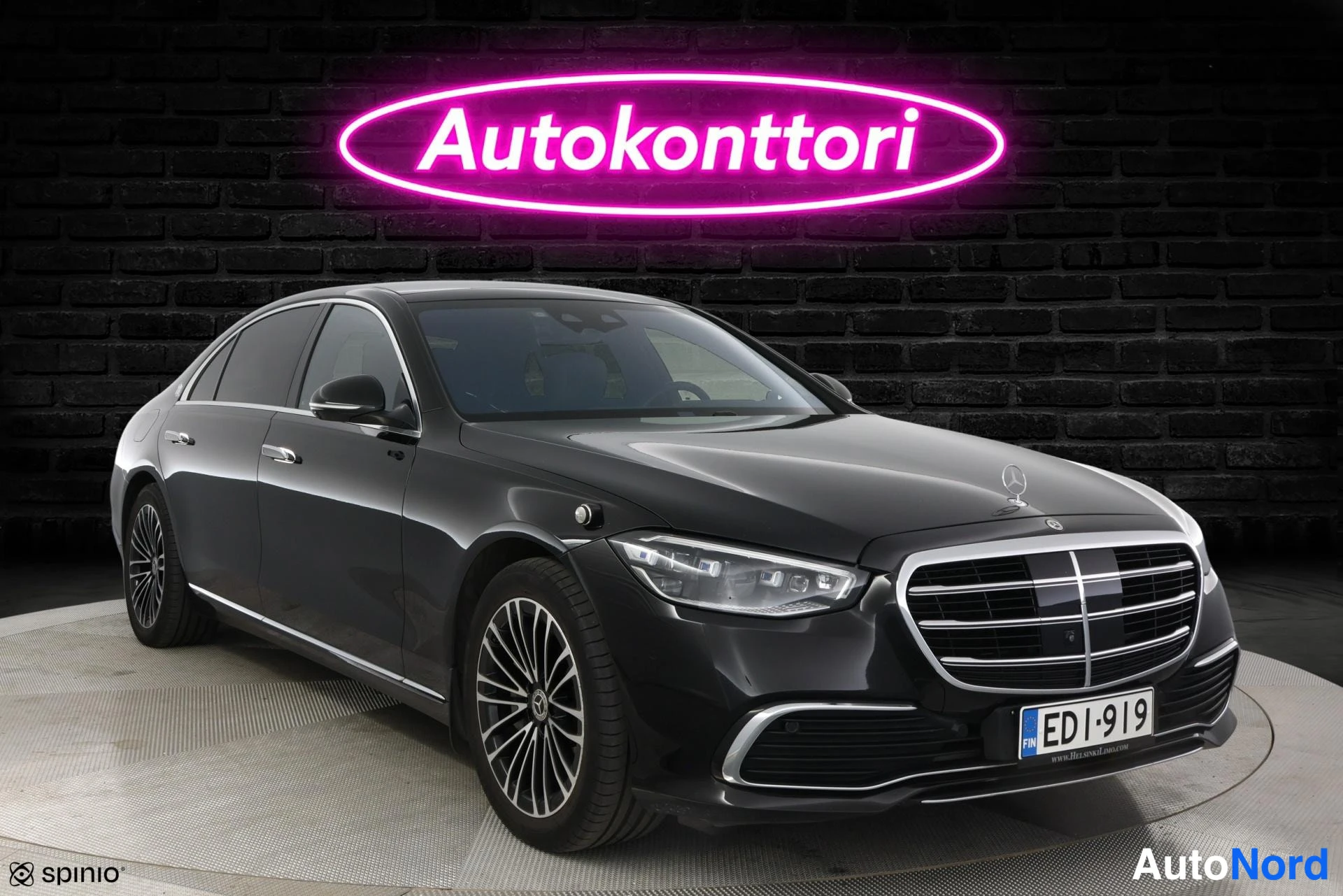 Musta Mercedes-Benz S 580 e 2021, etuviisto, keula oikealle, kuva 2