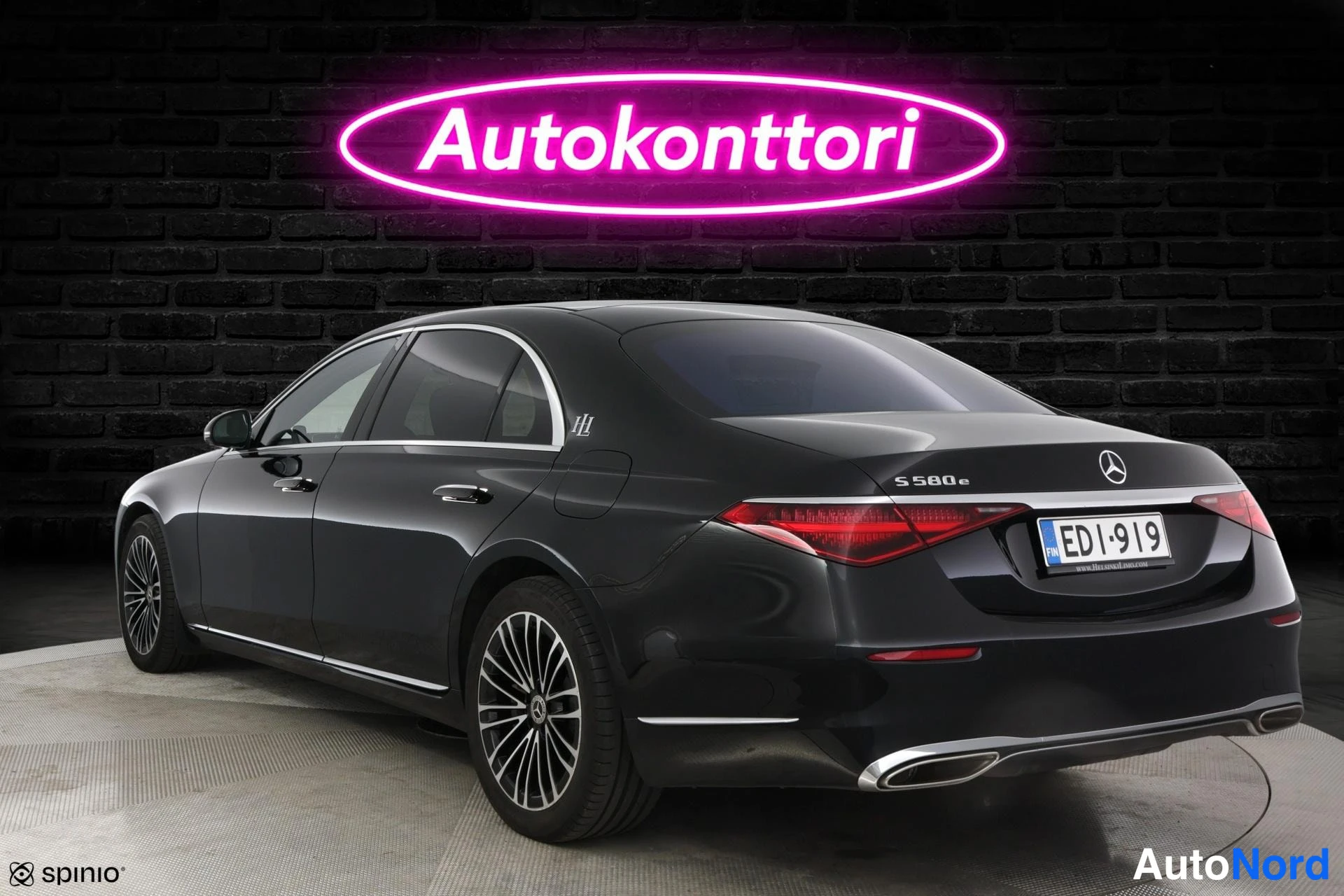 Musta Mercedes-Benz S 580 e 2021, takaviisto, kuva 5