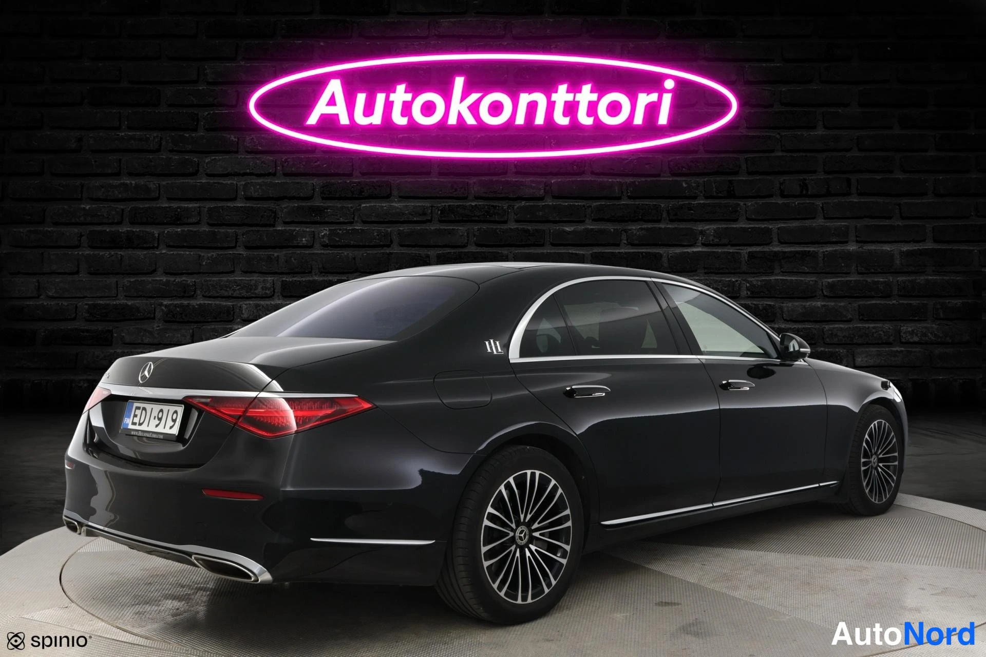 Musta Mercedes-Benz S 580 e 2021, takaviisto, kuva 4