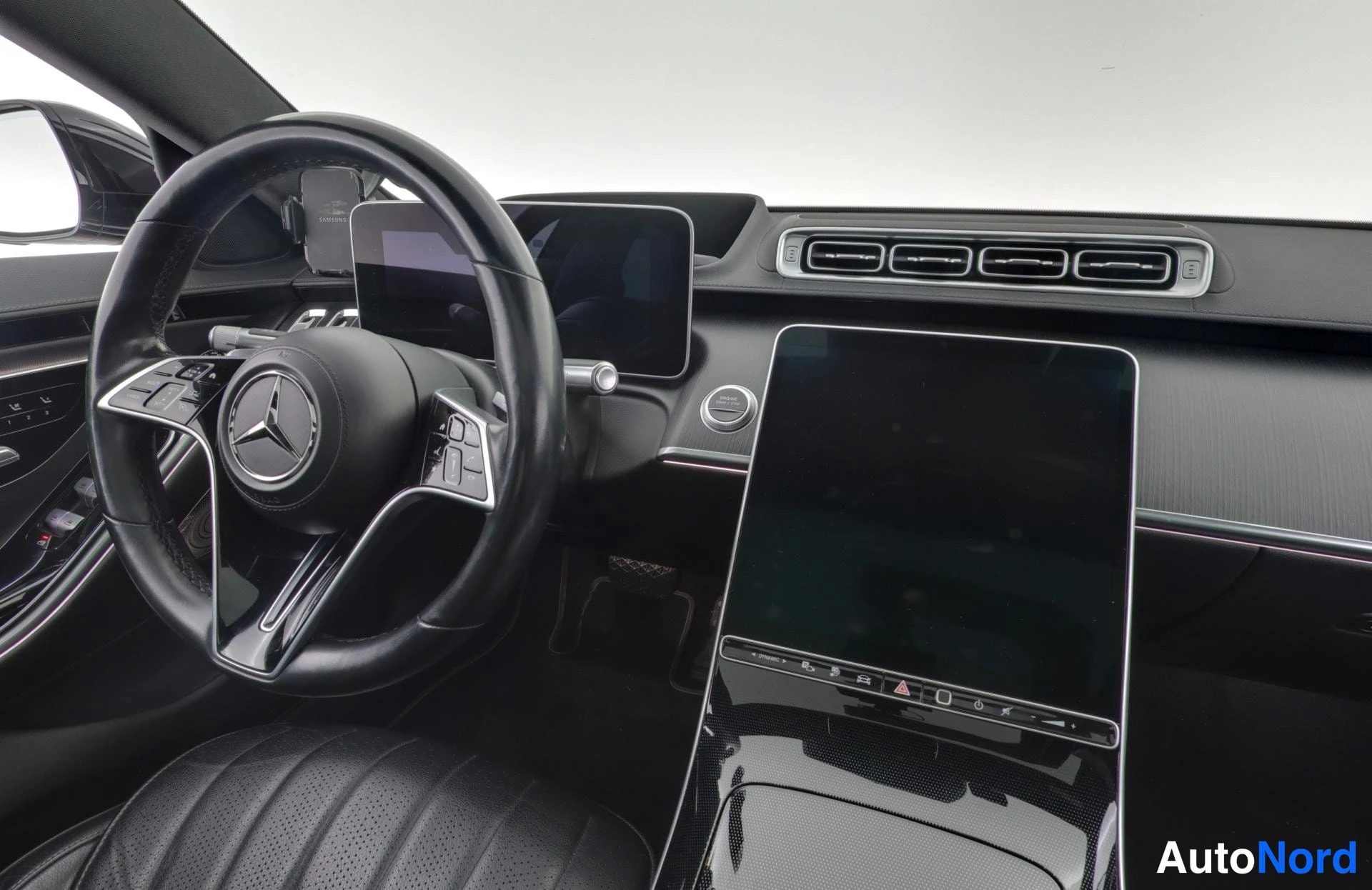 Musta Mercedes-Benz S 580 e 2021, ohjaamo, kuva 8