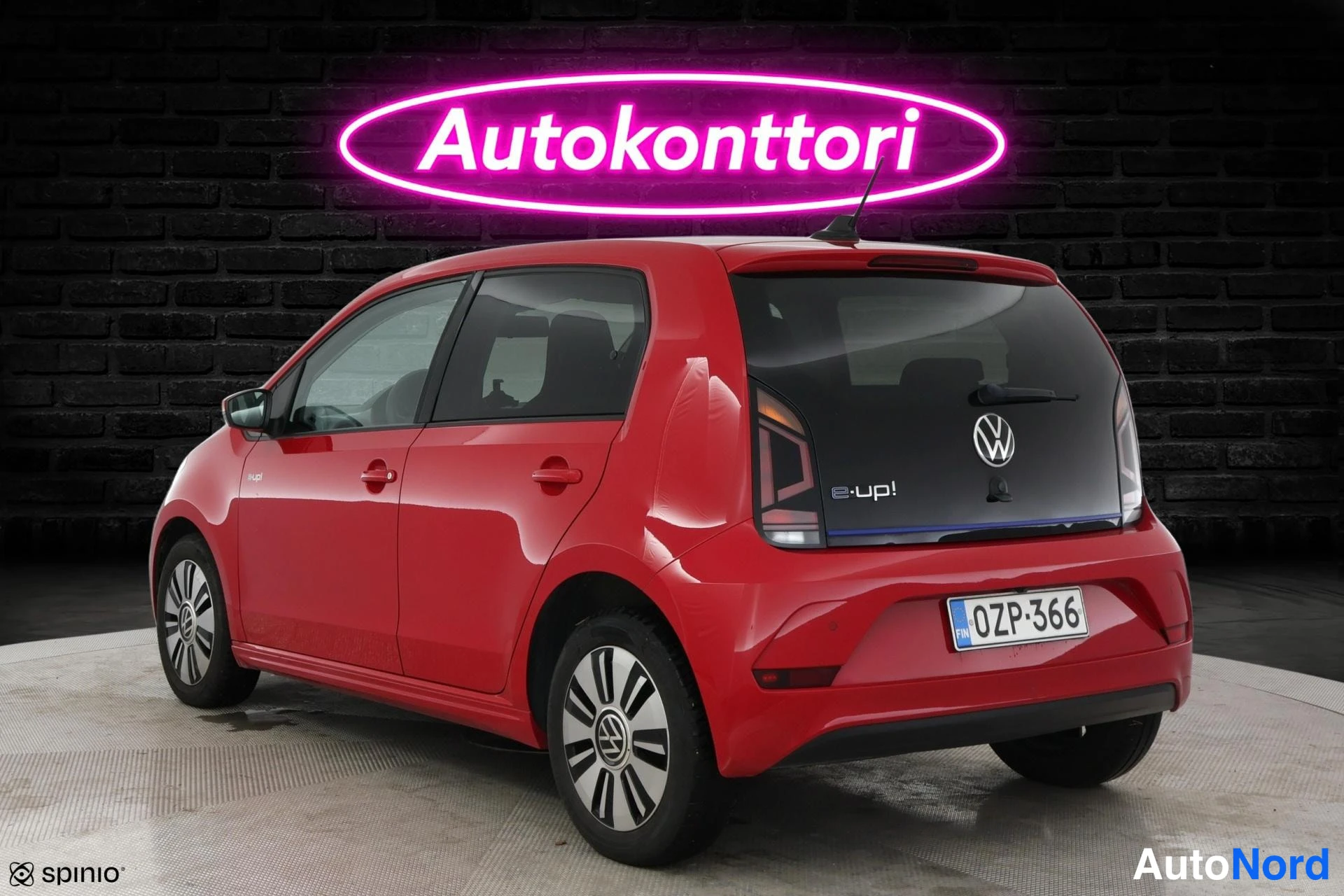 Punainen Volkswagen Up! 2020, takaviisto, kuva 4