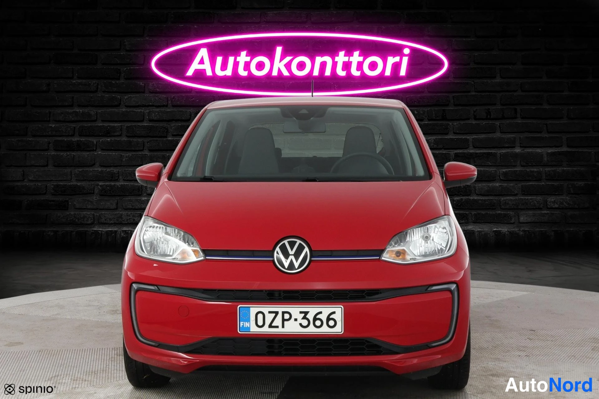 Punainen Volkswagen Up! 2020, edestä, kuva 3