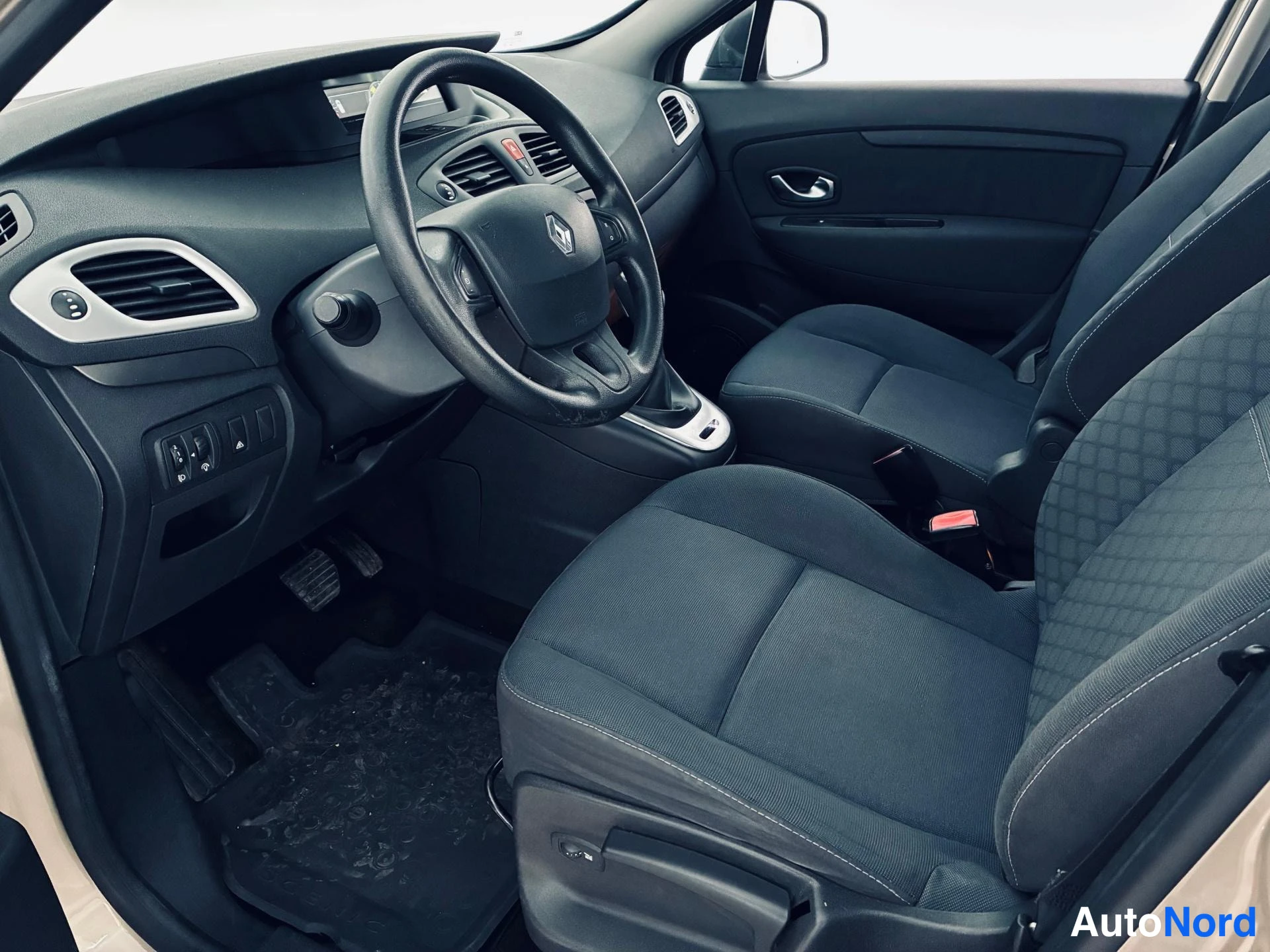 Beige Renault Scenic 2011, etuistuimet, kuva 9