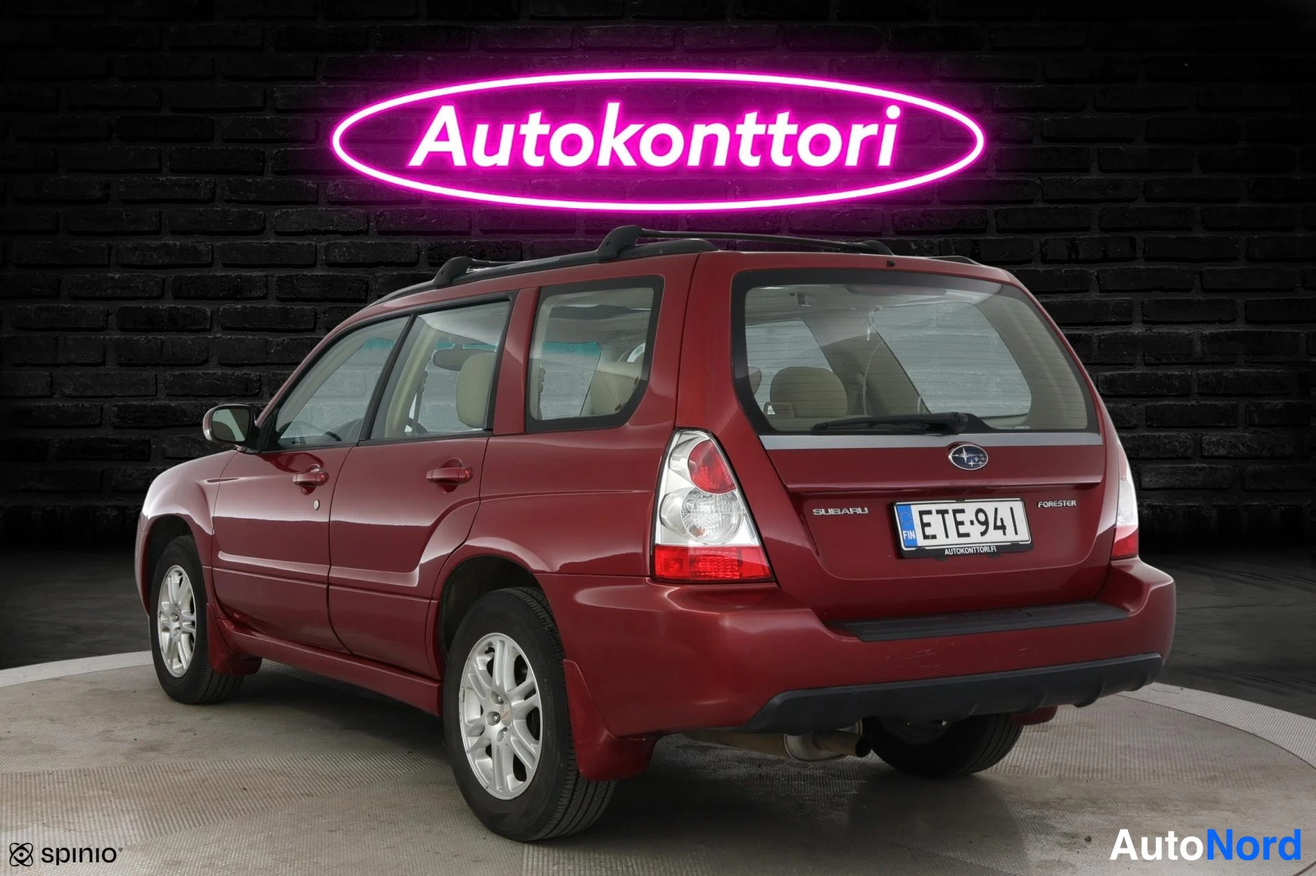 Punainen Subaru Forester 2005, takaviisto, kuva 4