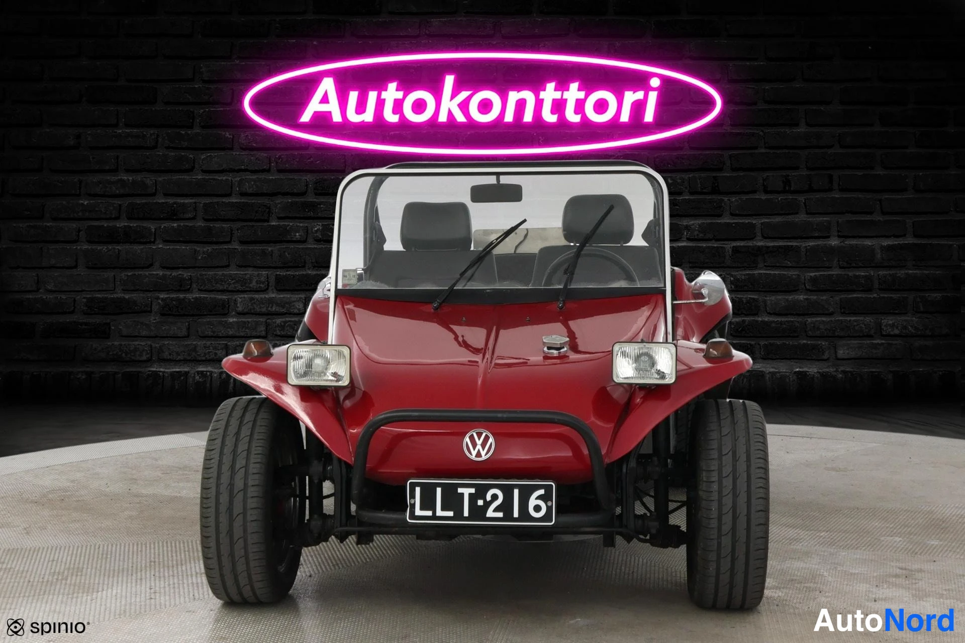 Punainen Volkswagen Kupla 1969, edestä, kuva 4