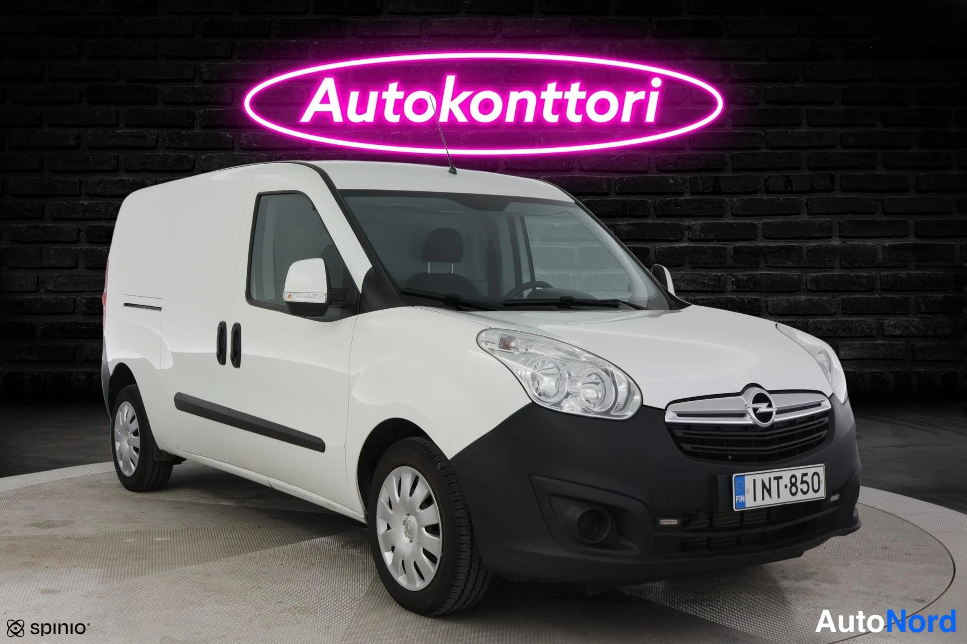 Valkoinen Opel Combo 2017, etuviisto, keula oikealle, kuva 2