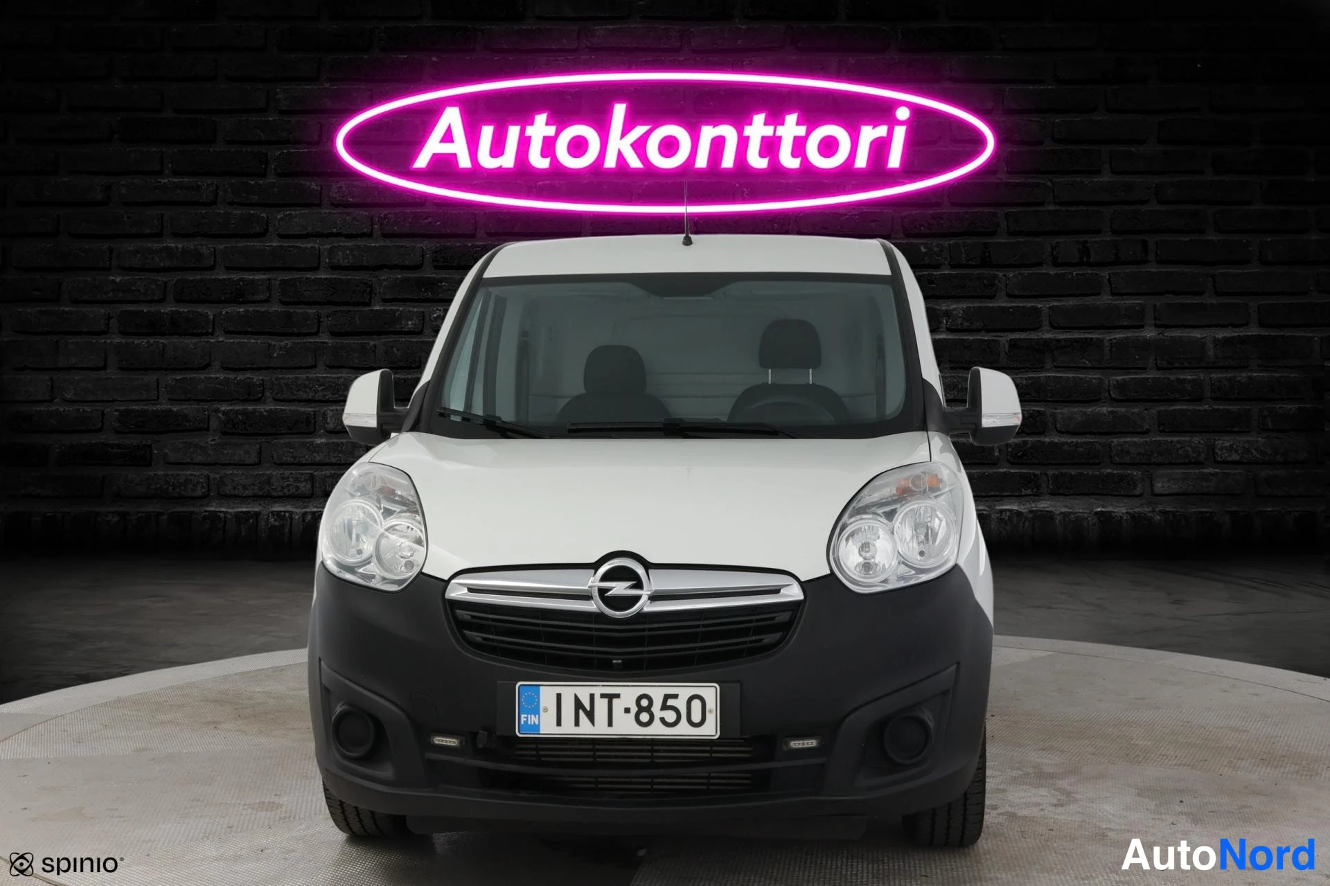 Valkoinen Opel Combo 2017, edestä, kuva 3