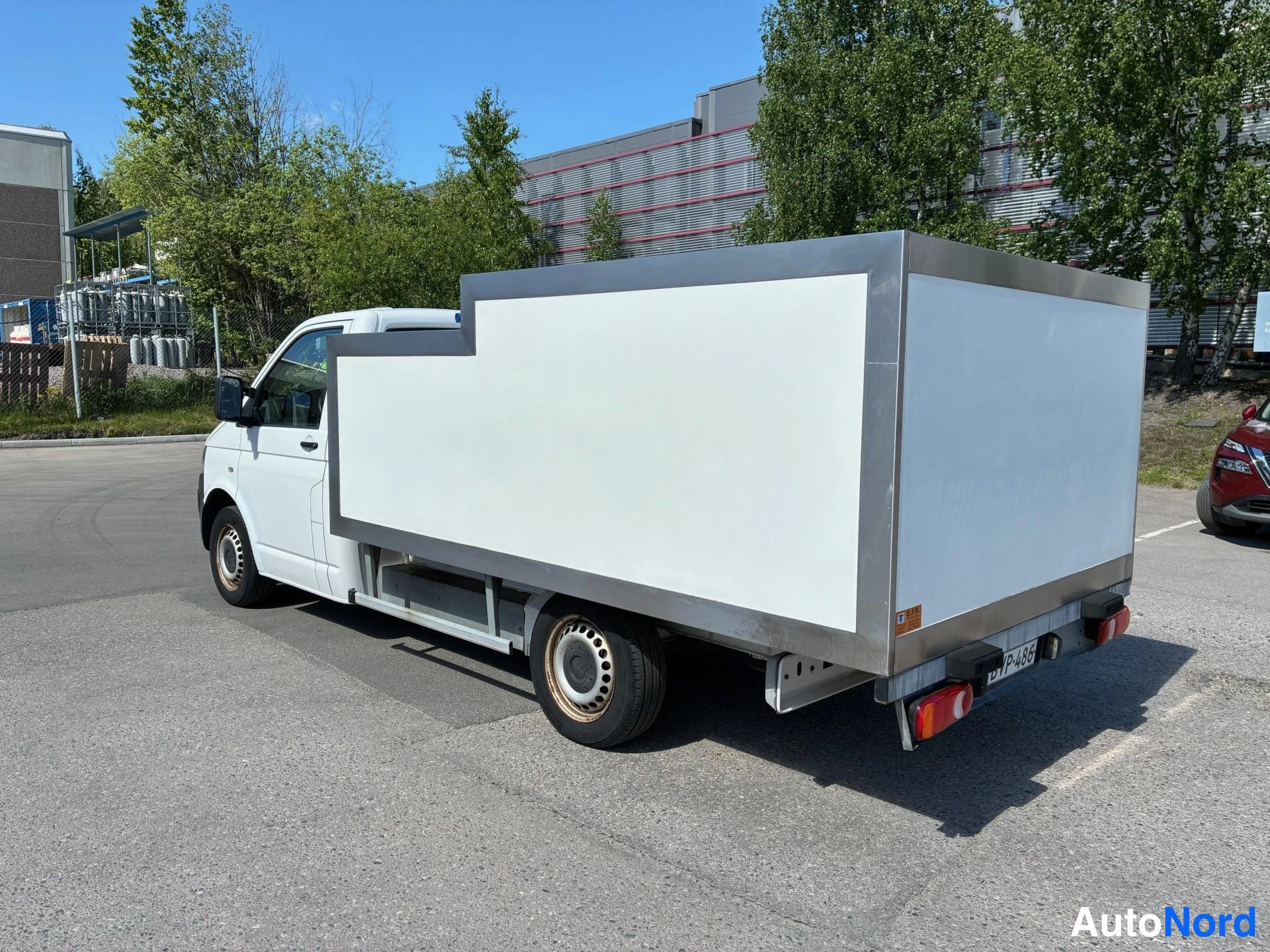 Valkoinen Volkswagen Transporter 2014, takaviisto, kuva 4