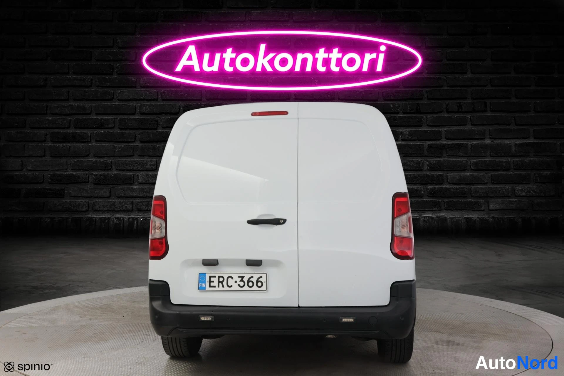 Valkoinen Opel Combo 2019, takaa, kuva 6