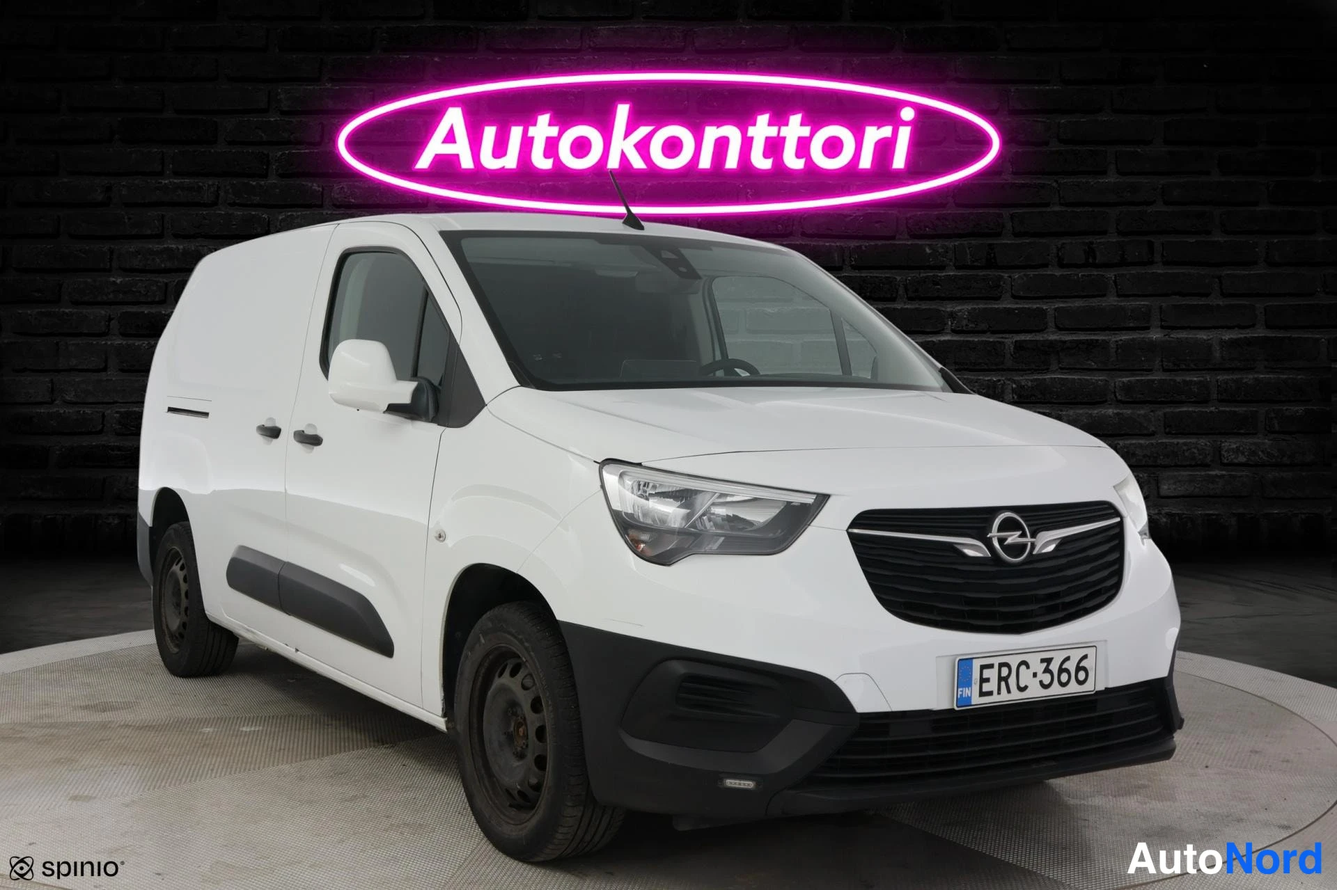 Valkoinen Opel Combo 2019, etuviisto, keula oikealle, kuva 2