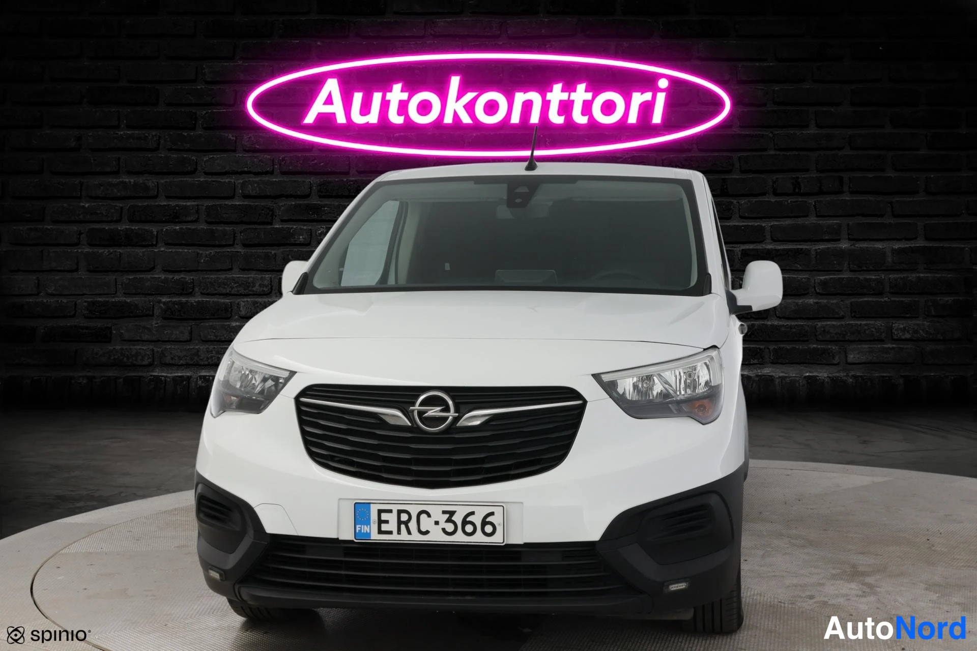 Valkoinen Opel Combo 2019, edestä, kuva 3