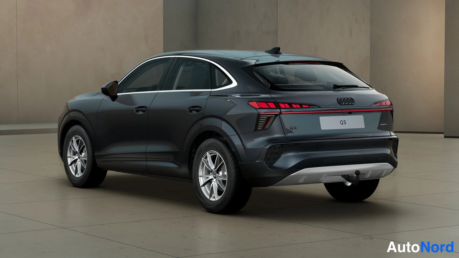 Harmaa Audi Q3 2026, takaviisto, kuva 4