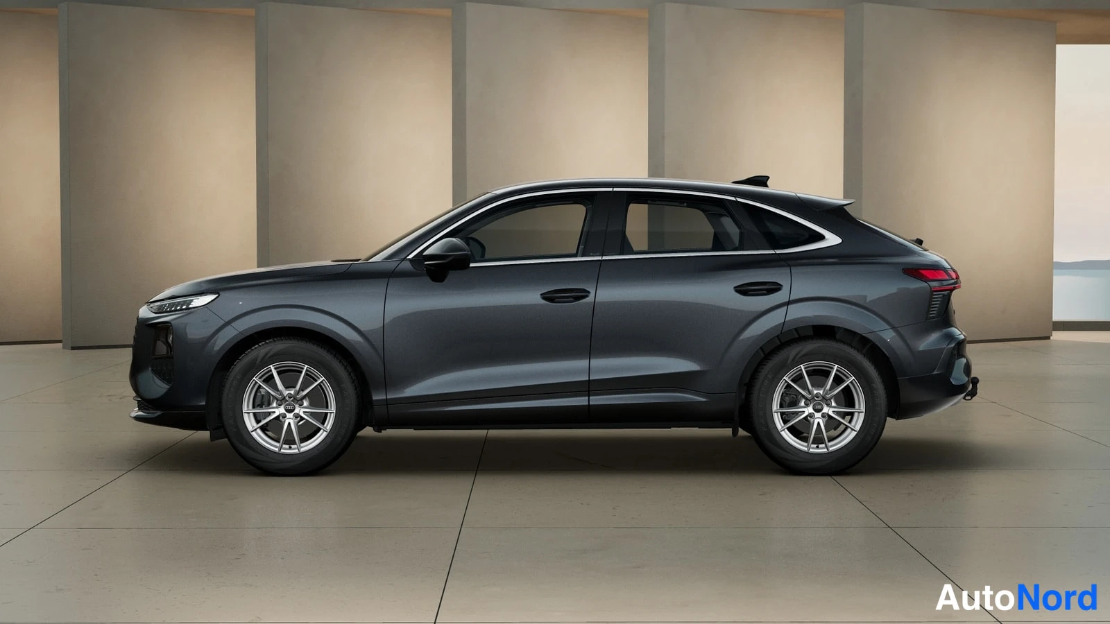 Harmaa Audi Q3 2026, sivulta, kuva 3