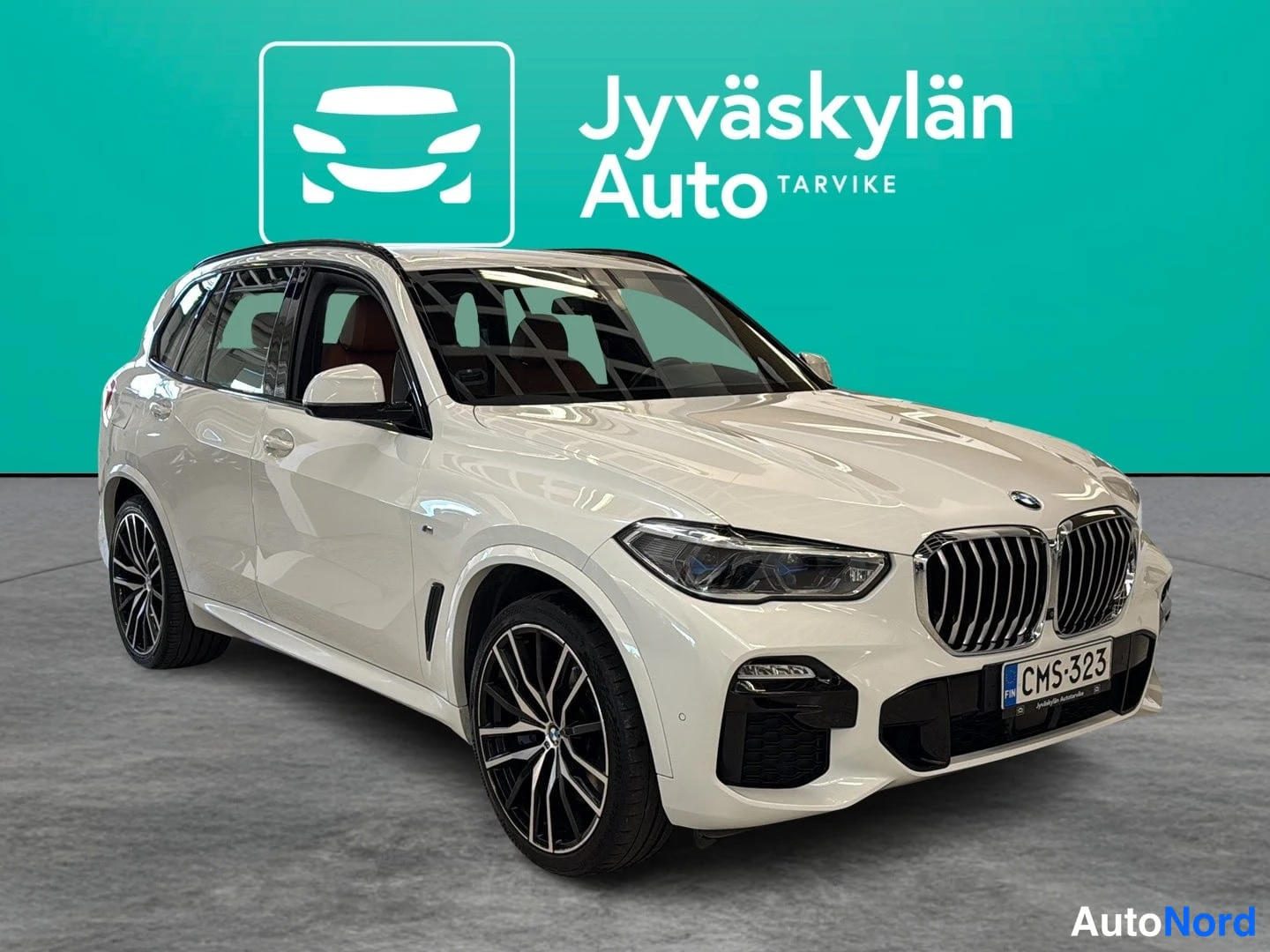 Valkoinen BMW X5 2019, etuviisto, keula oikealle, kuva 2