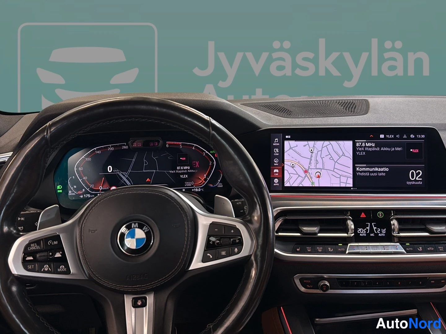 Valkoinen BMW X5 2019, ohjaamo, kuva 8