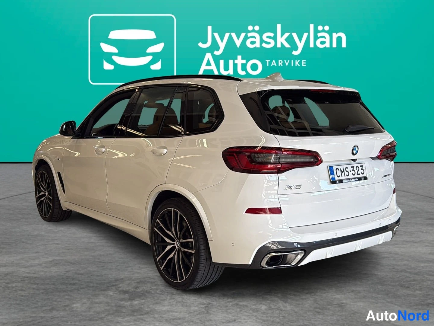 Valkoinen BMW X5 2019, takaviisto, kuva 4